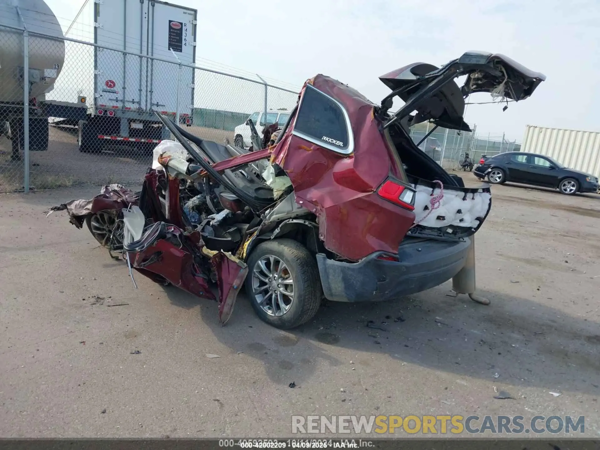 3 Photograph of a damaged car 1C4PJLLB9KD443866 JEEP CHEROKEE 2019