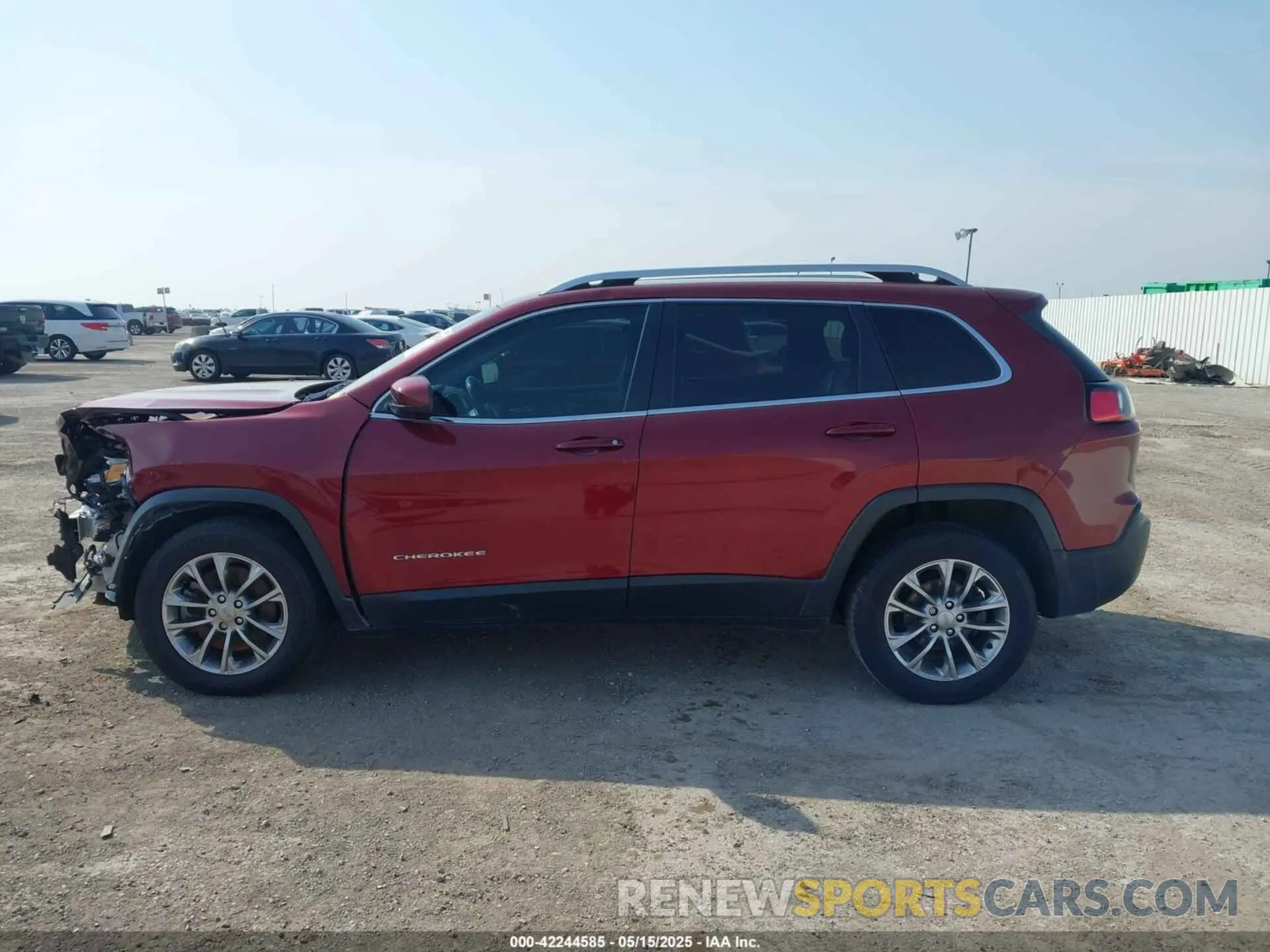 15 Photograph of a damaged car 1C4PJLLBXKD176673 JEEP CHEROKEE 2019