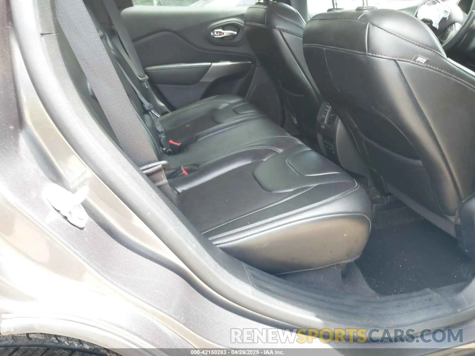 8 Фотография поврежденного автомобиля 1C4PJLLBXKD305219 JEEP CHEROKEE 2019