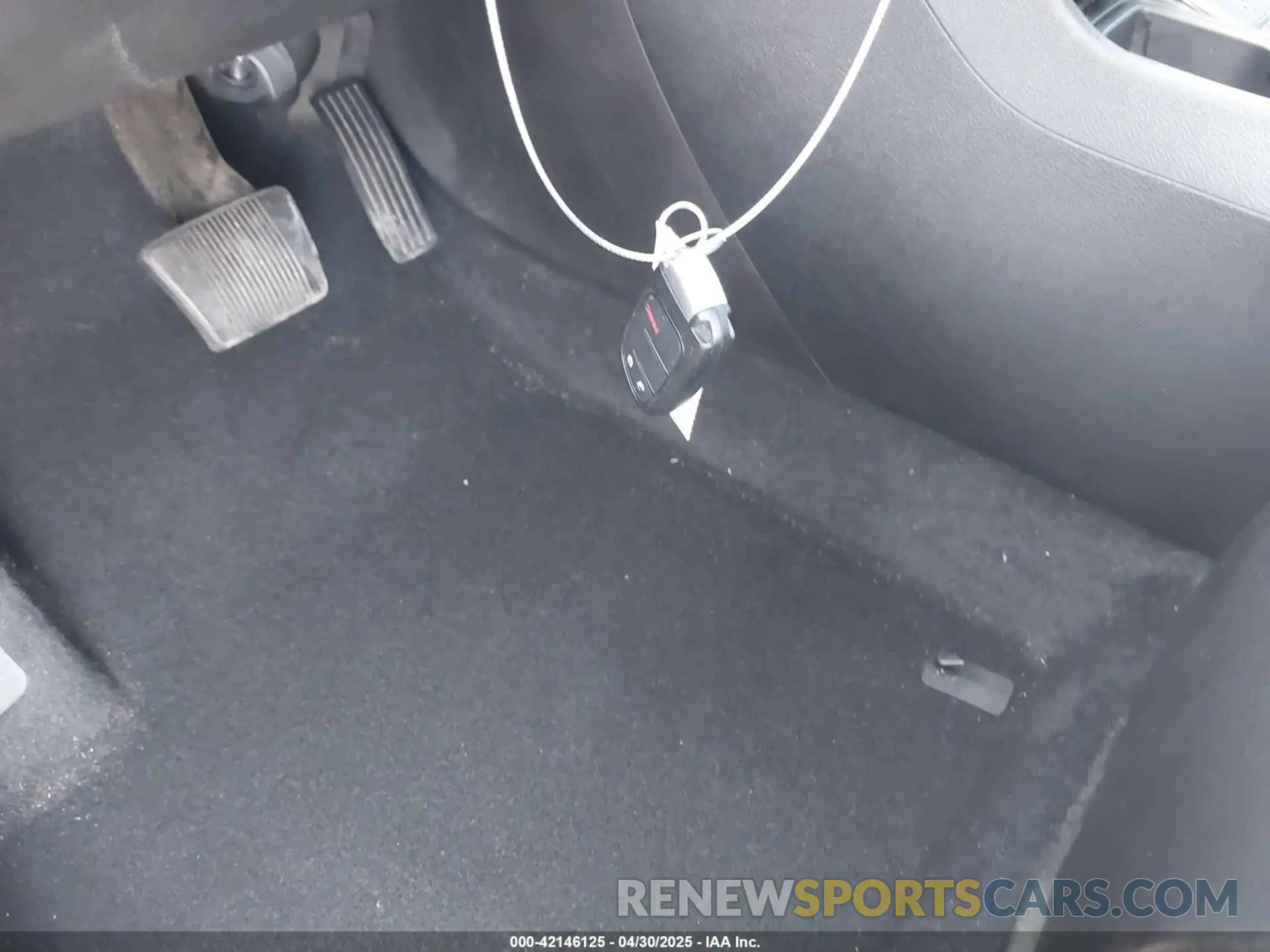 11 Photograph of a damaged car 1C4PJLLBXKD308346 JEEP CHEROKEE 2019