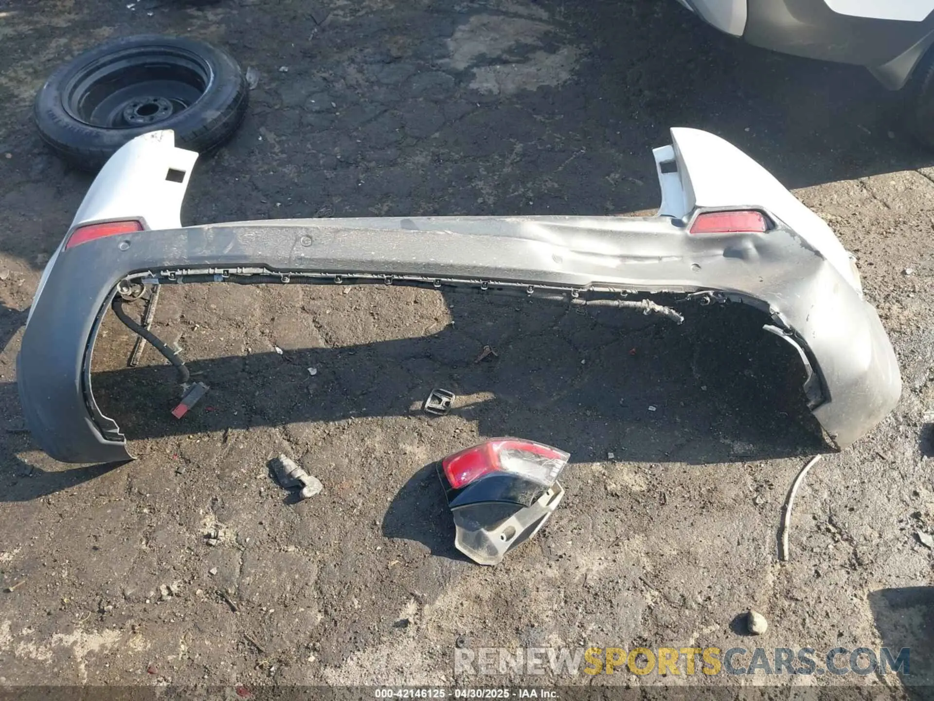 12 Photograph of a damaged car 1C4PJLLBXKD308346 JEEP CHEROKEE 2019