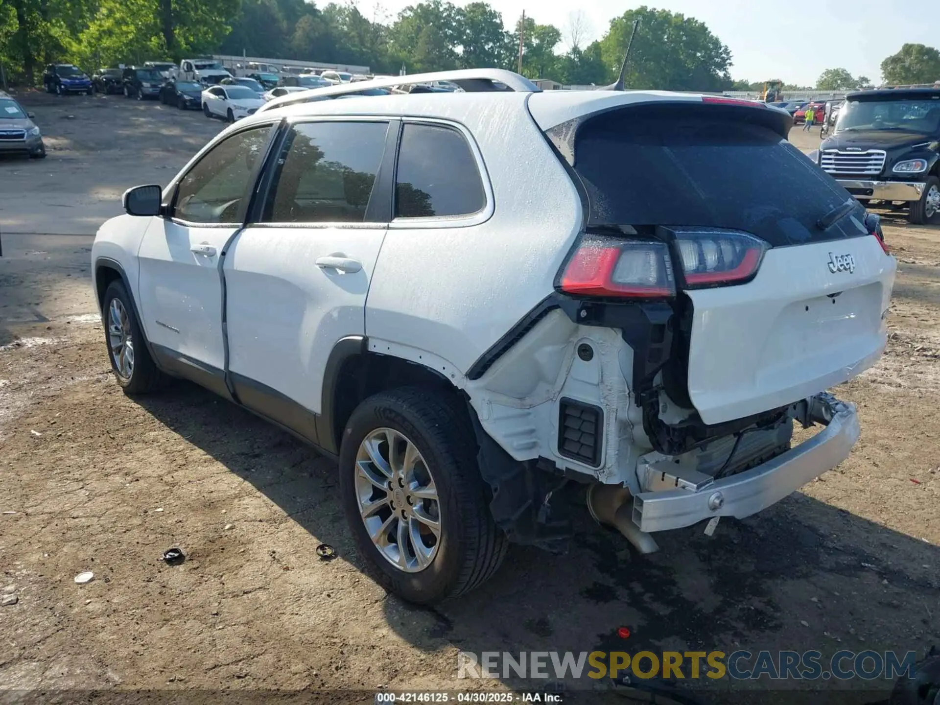 3 Photograph of a damaged car 1C4PJLLBXKD308346 JEEP CHEROKEE 2019
