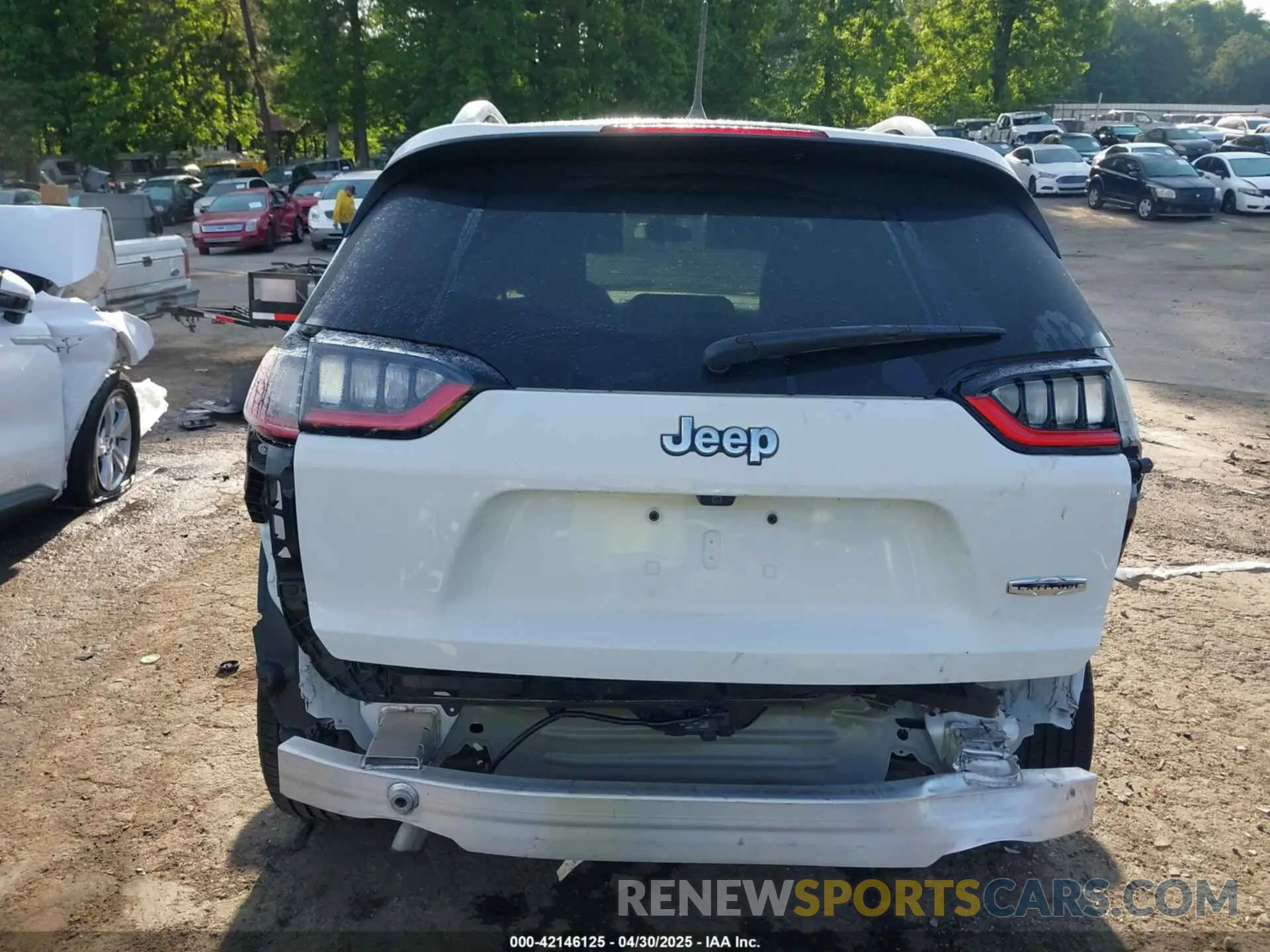 6 Photograph of a damaged car 1C4PJLLBXKD308346 JEEP CHEROKEE 2019