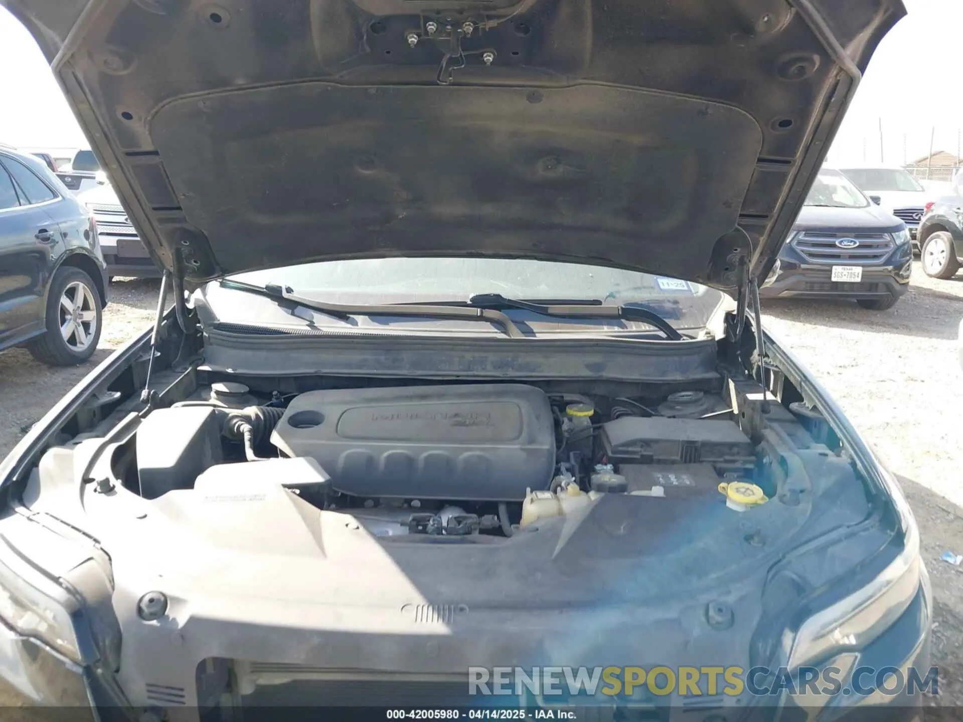 10 Photograph of a damaged car 1C4PJLLBXKD482661 JEEP CHEROKEE 2019