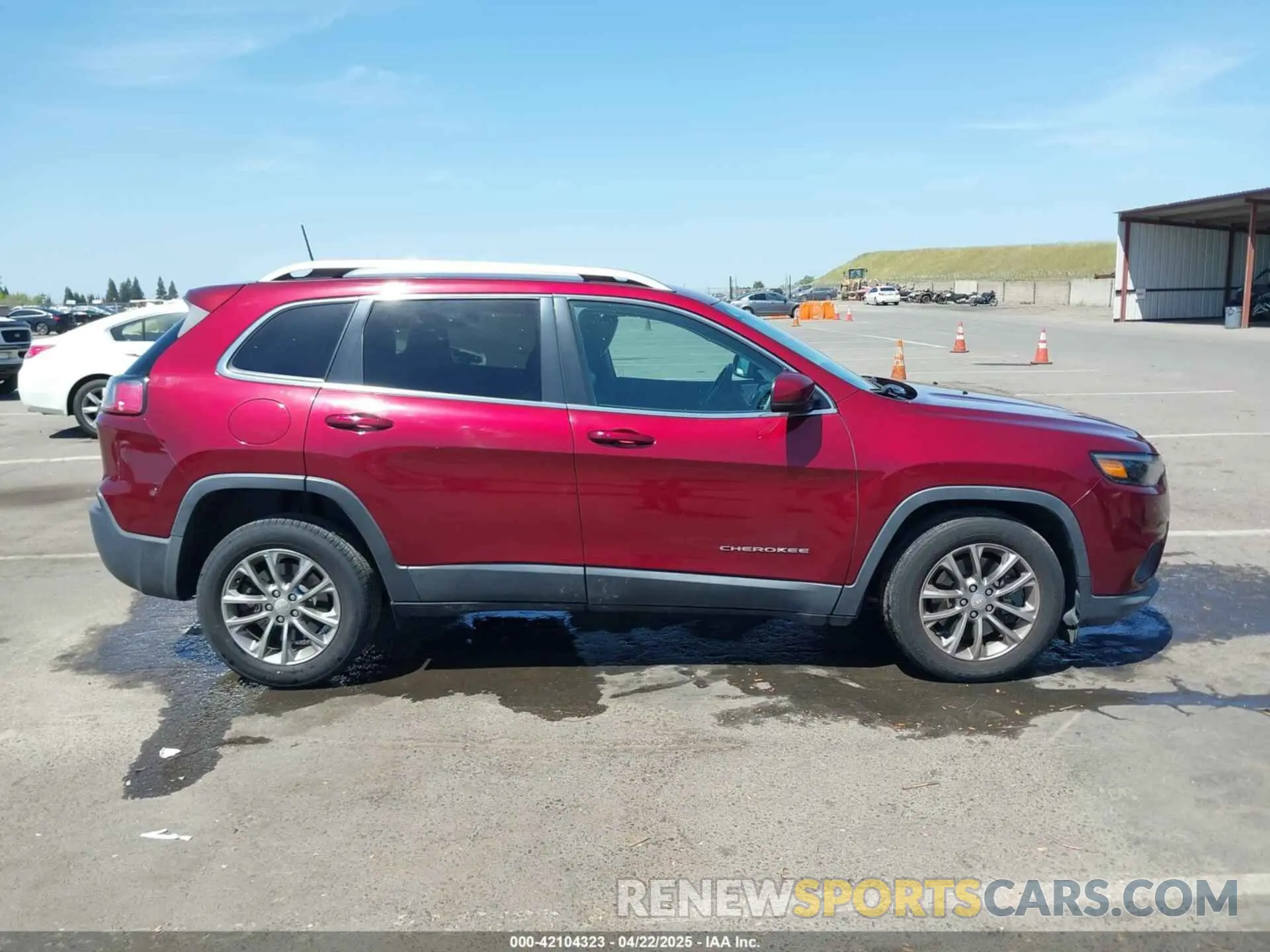 13 Photograph of a damaged car 1C4PJLLX6KD346524 JEEP CHEROKEE 2019