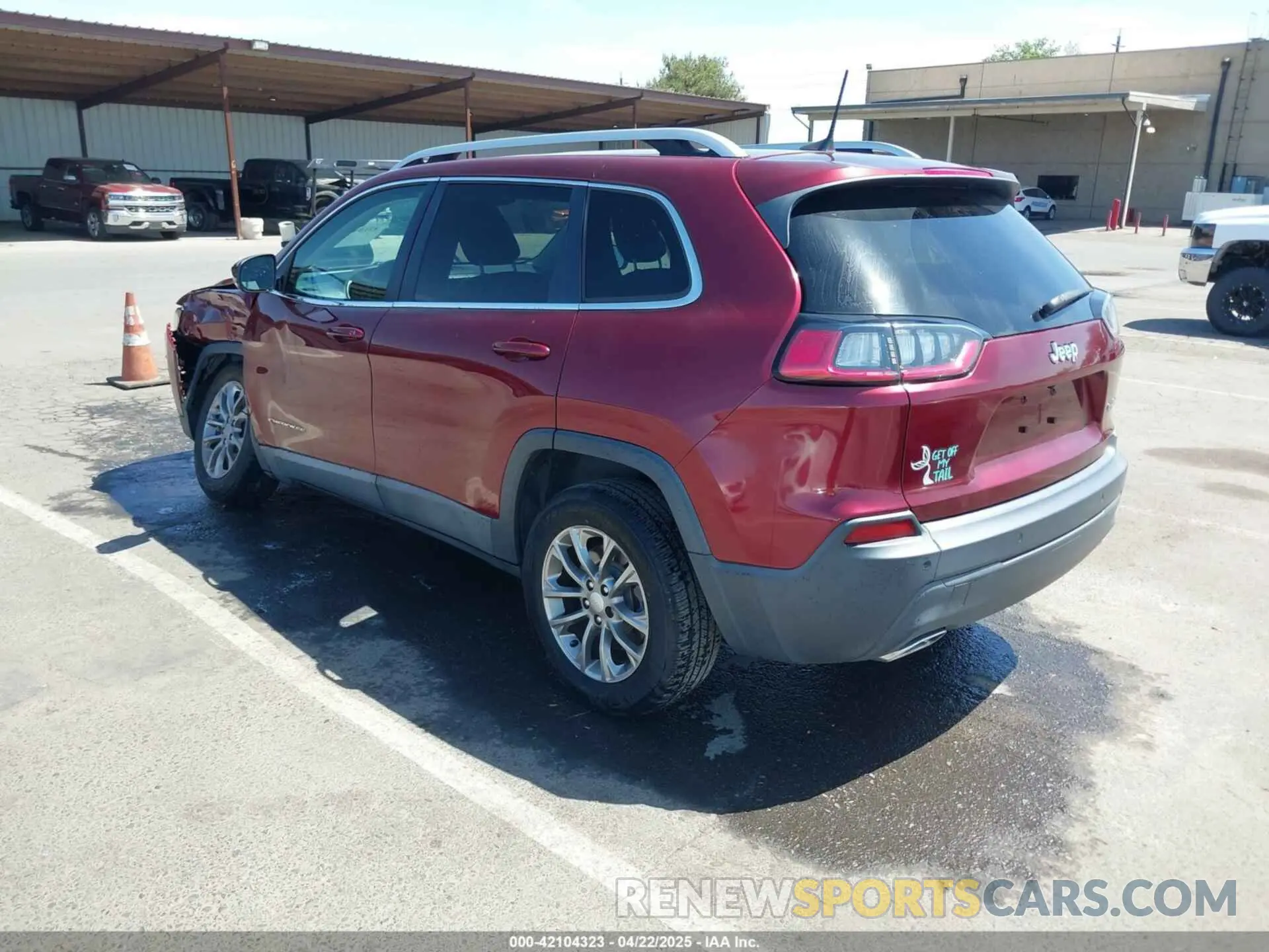 3 Photograph of a damaged car 1C4PJLLX6KD346524 JEEP CHEROKEE 2019