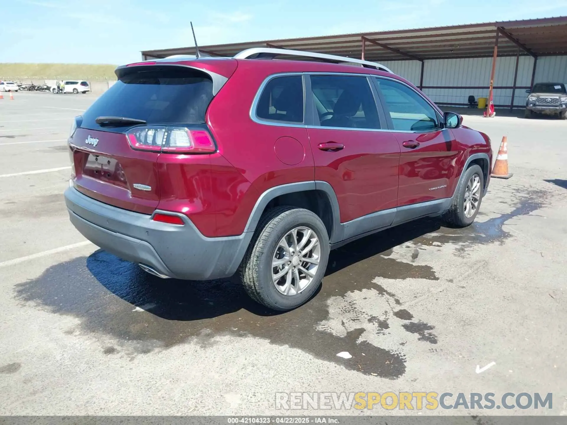 4 Photograph of a damaged car 1C4PJLLX6KD346524 JEEP CHEROKEE 2019