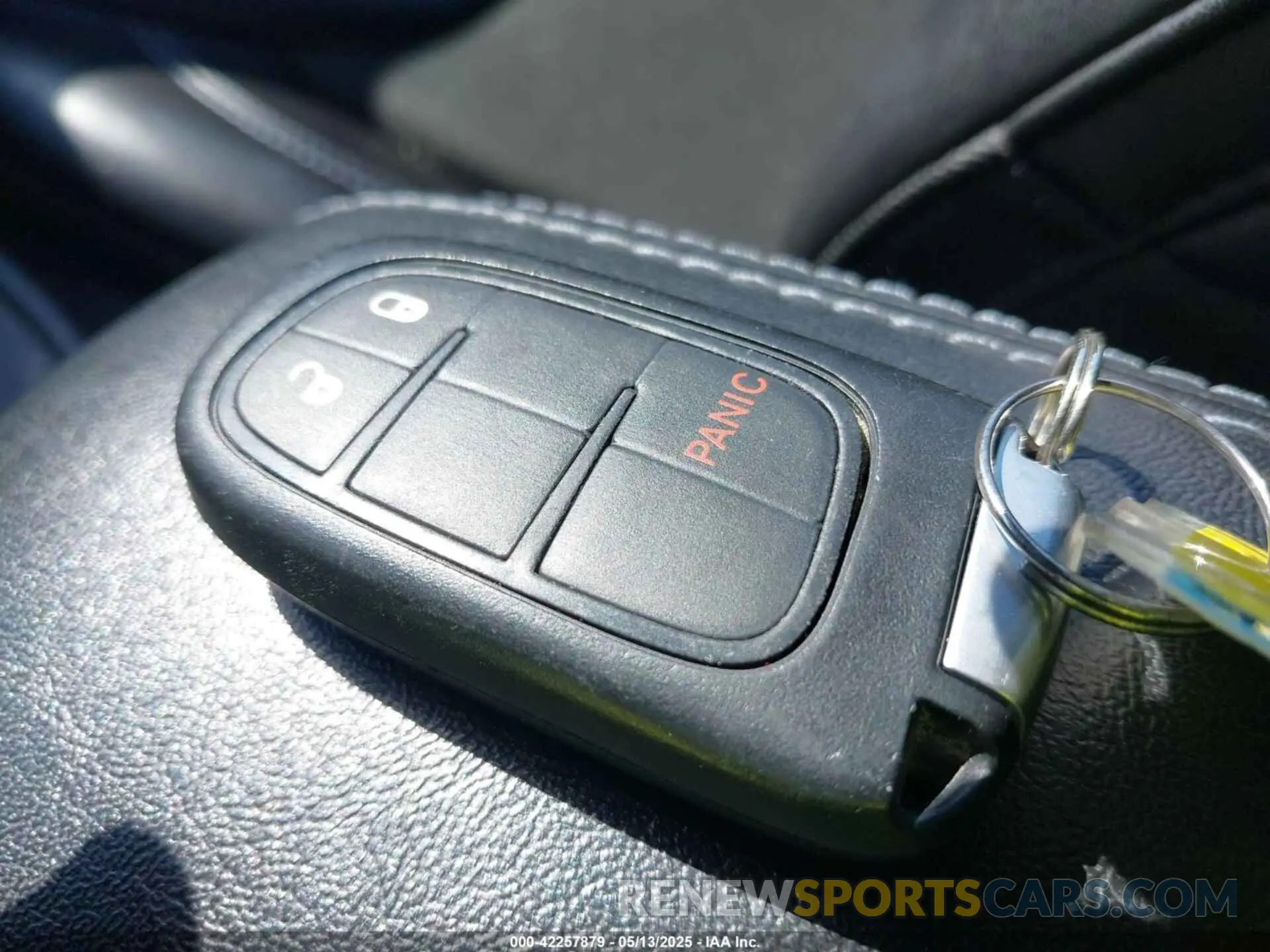 11 Photograph of a damaged car 1C4PJLLX9KD469704 JEEP CHEROKEE 2019