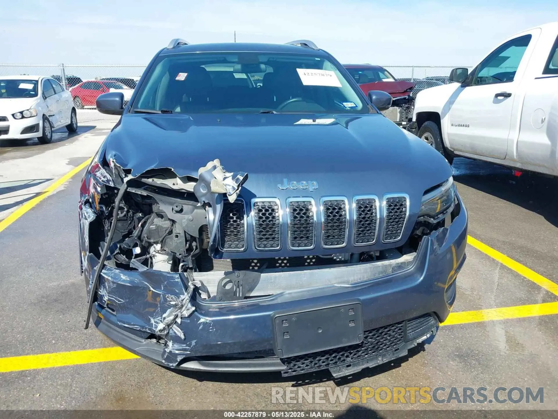 17 Photograph of a damaged car 1C4PJLLX9KD469704 JEEP CHEROKEE 2019
