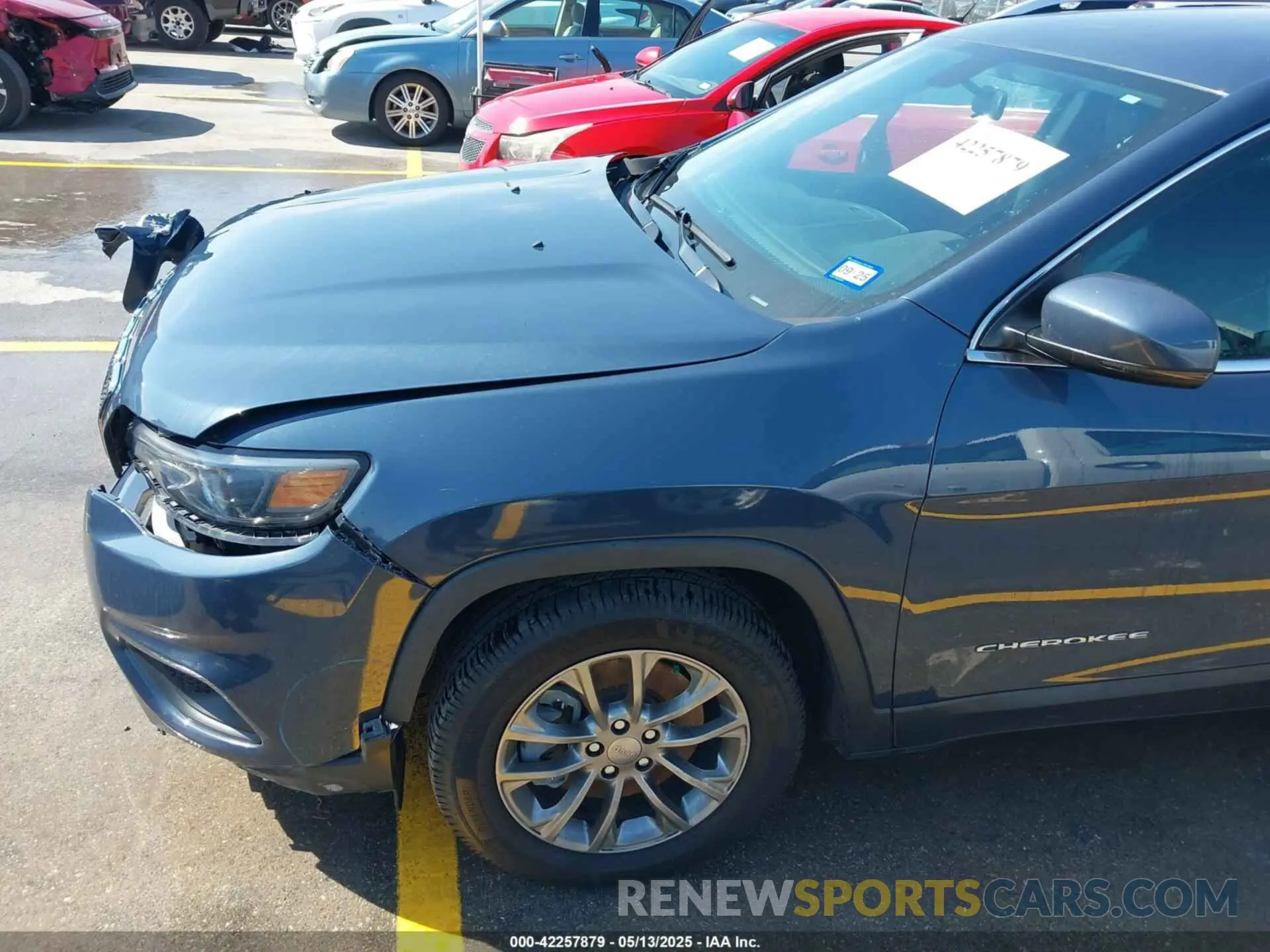 18 Photograph of a damaged car 1C4PJLLX9KD469704 JEEP CHEROKEE 2019
