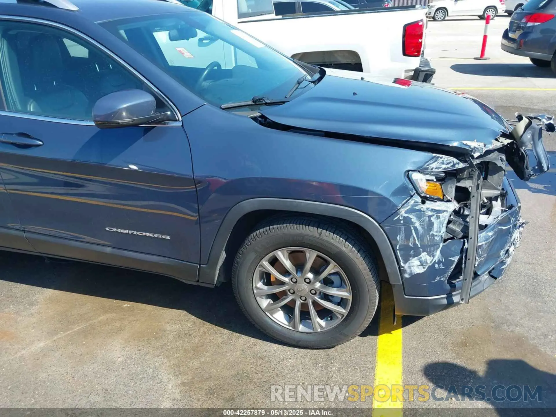 19 Photograph of a damaged car 1C4PJLLX9KD469704 JEEP CHEROKEE 2019