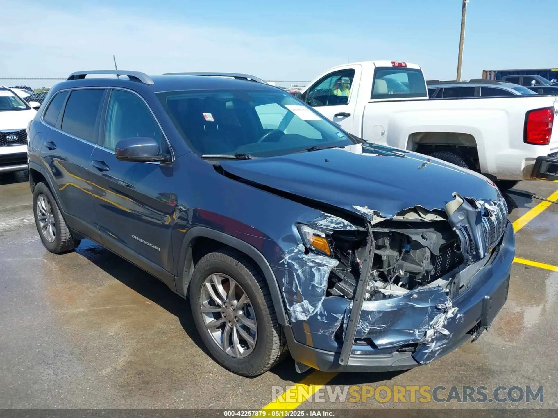6 Photograph of a damaged car 1C4PJLLX9KD469704 JEEP CHEROKEE 2019