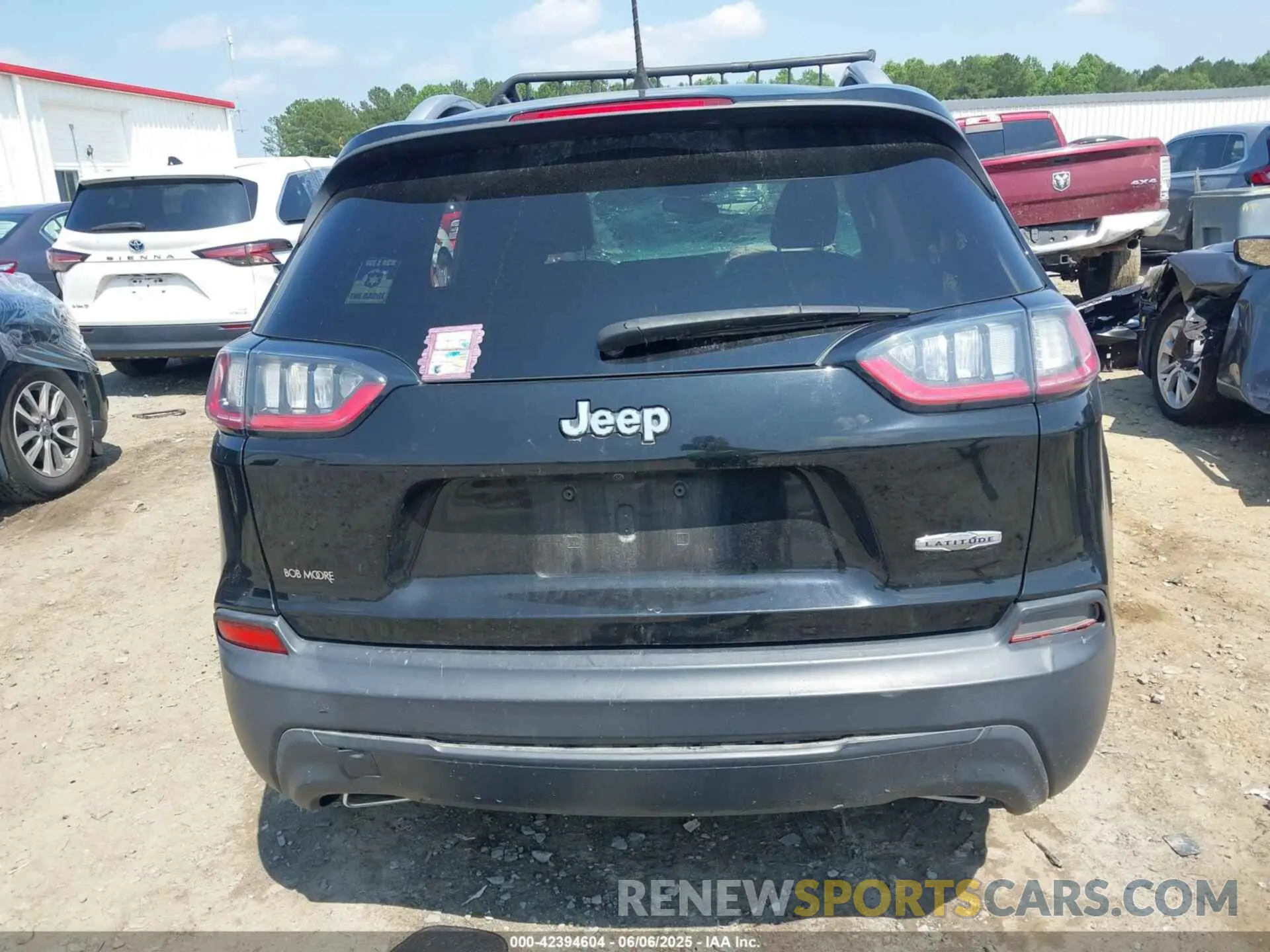 16 Photograph of a damaged car 1C4PJLLXXKD243039 JEEP CHEROKEE 2019