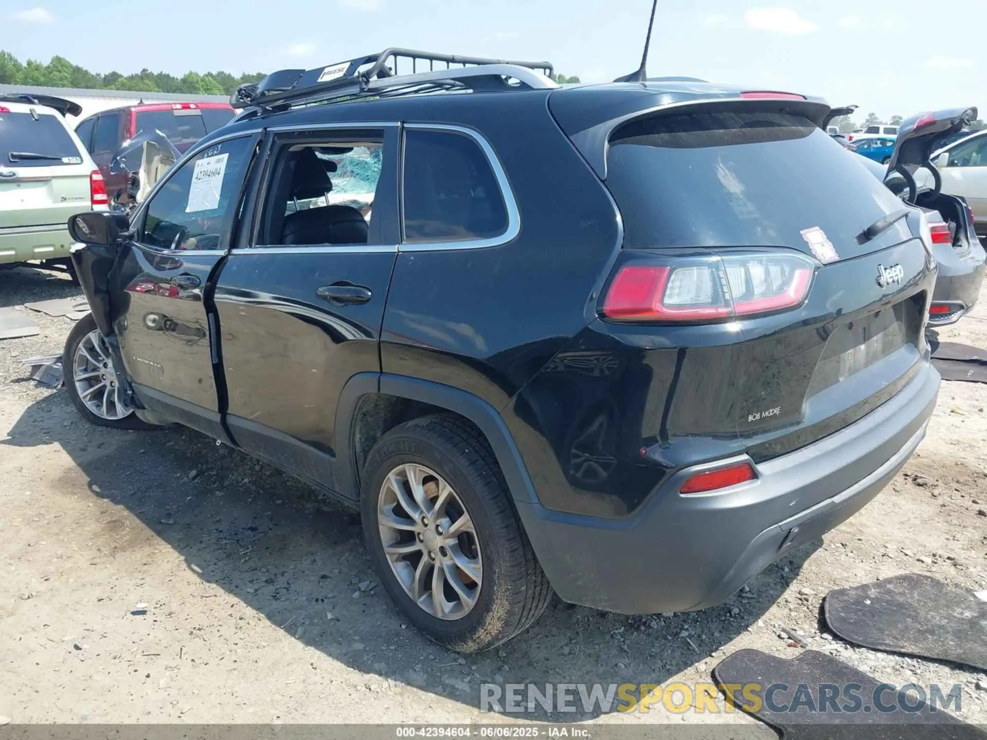 3 Photograph of a damaged car 1C4PJLLXXKD243039 JEEP CHEROKEE 2019