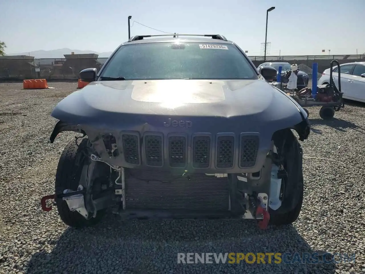 5 Photograph of a damaged car 1C4PJMBN0KD427007 JEEP CHEROKEE 2019