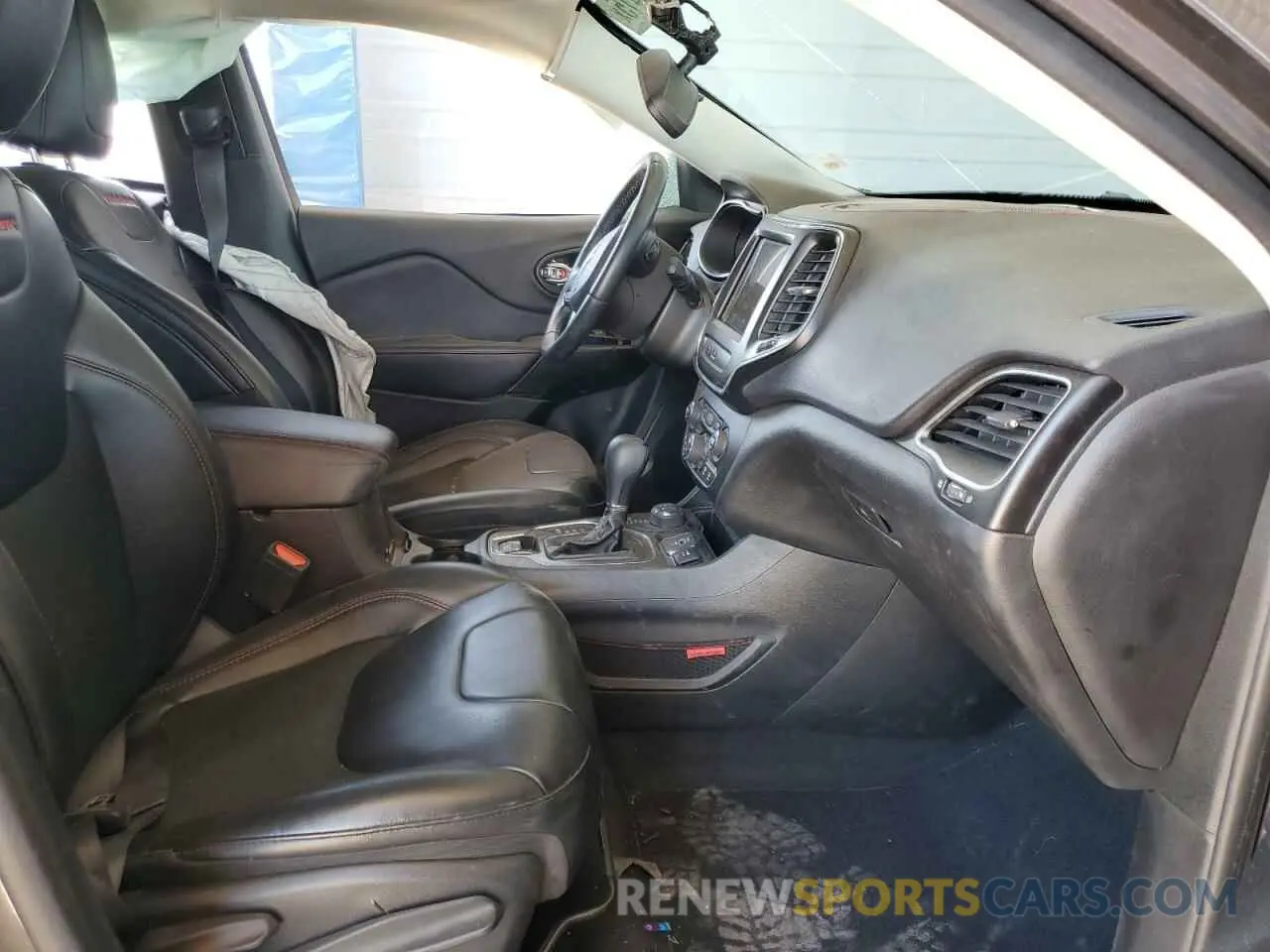 7 Фотография поврежденного автомобиля 1C4PJMBN4KD300180 JEEP CHEROKEE 2019