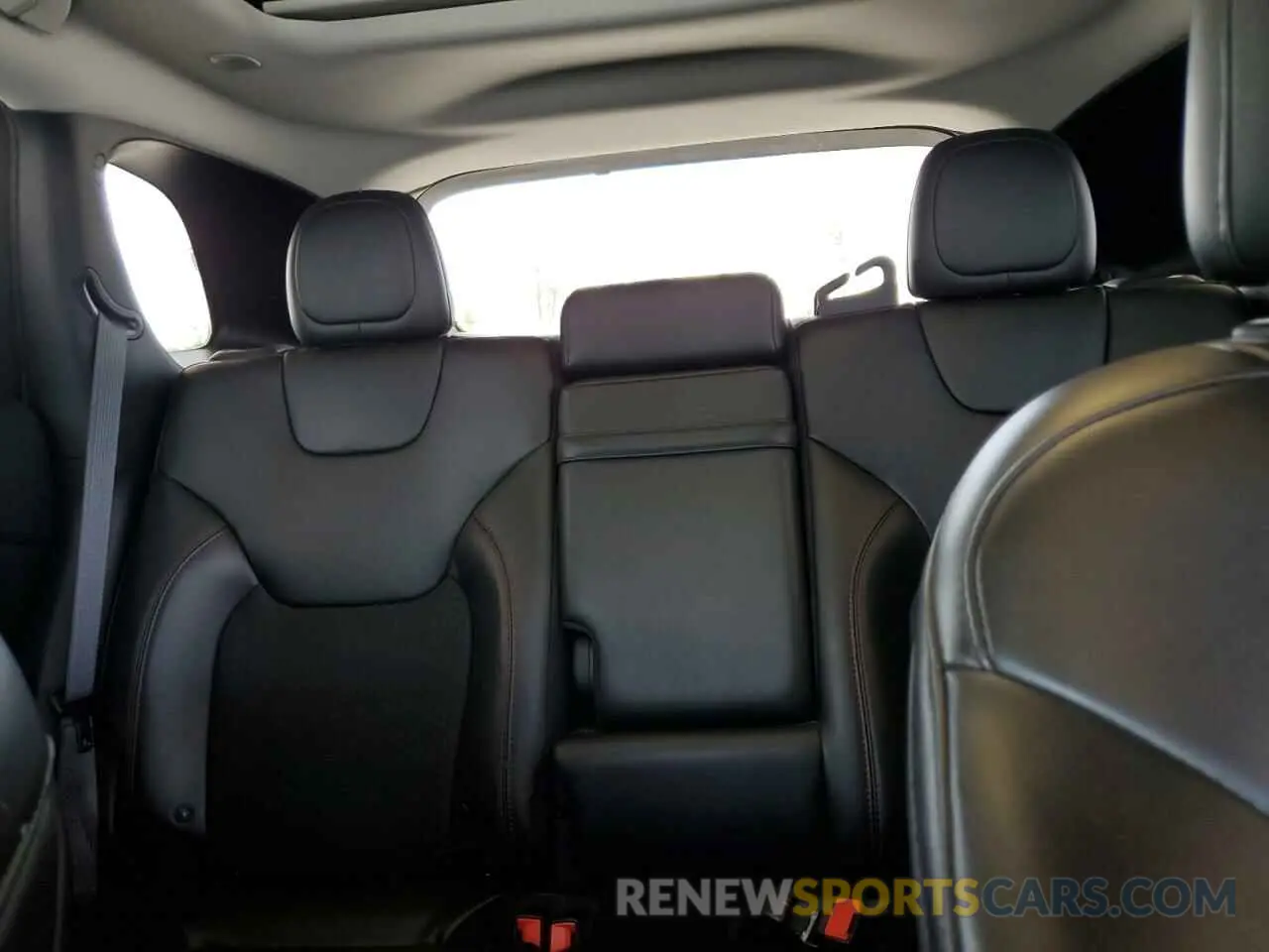 10 Photograph of a damaged car 1C4PJMBN7KD374676 JEEP CHEROKEE 2019