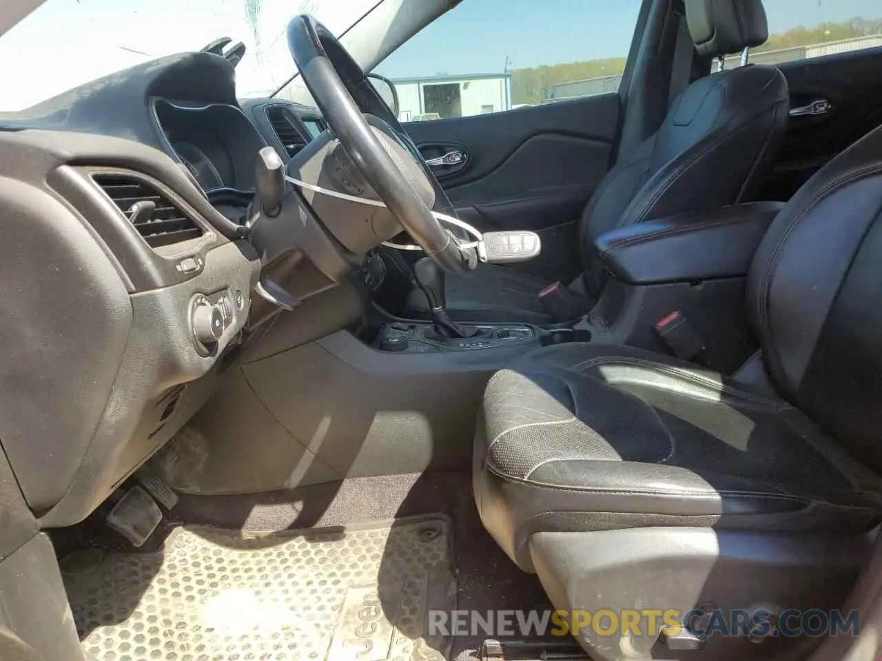 7 Photograph of a damaged car 1C4PJMBN8KD146847 JEEP CHEROKEE 2019