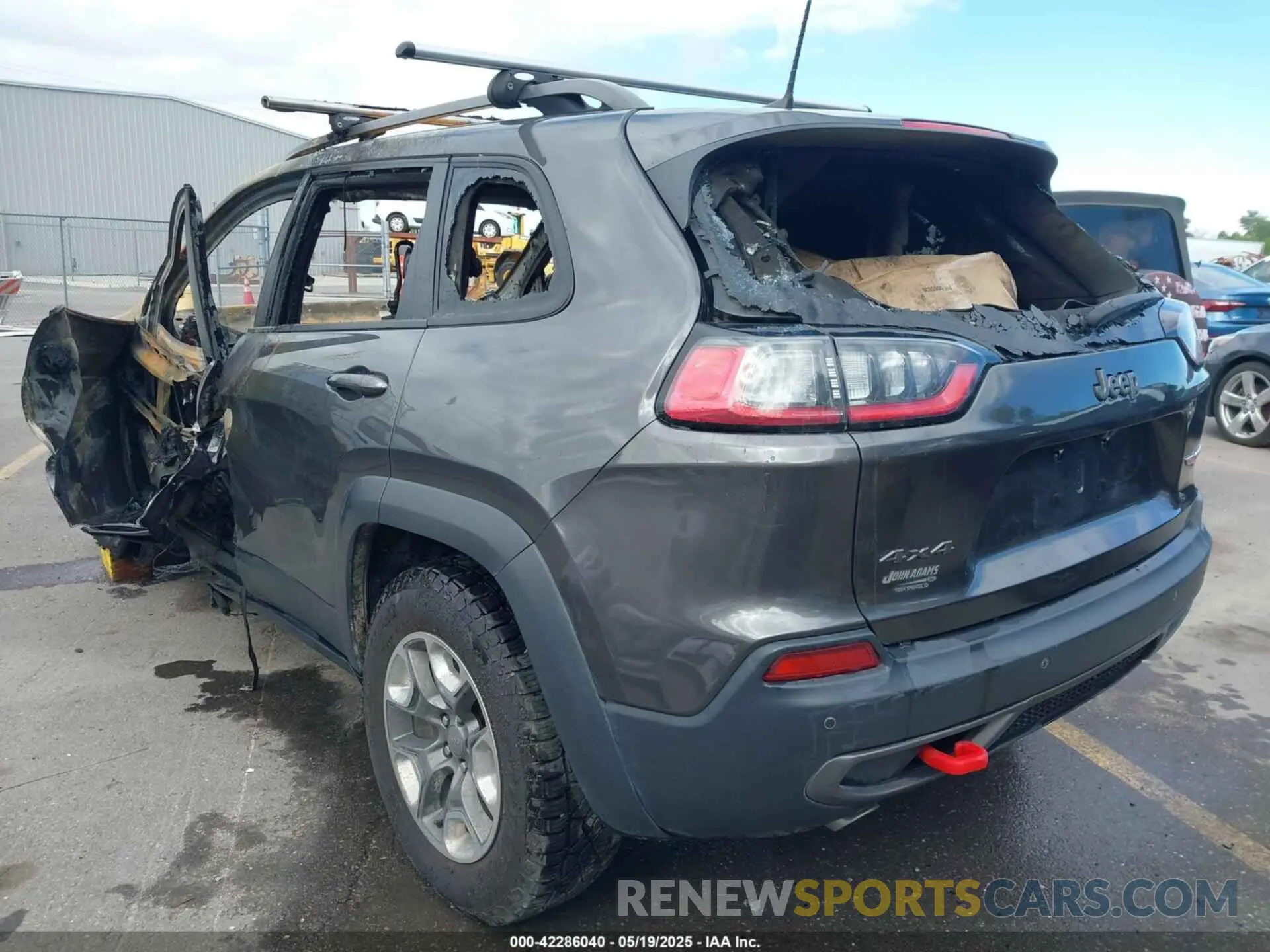 3 Photograph of a damaged car 1C4PJMBNXKD311748 JEEP CHEROKEE 2019