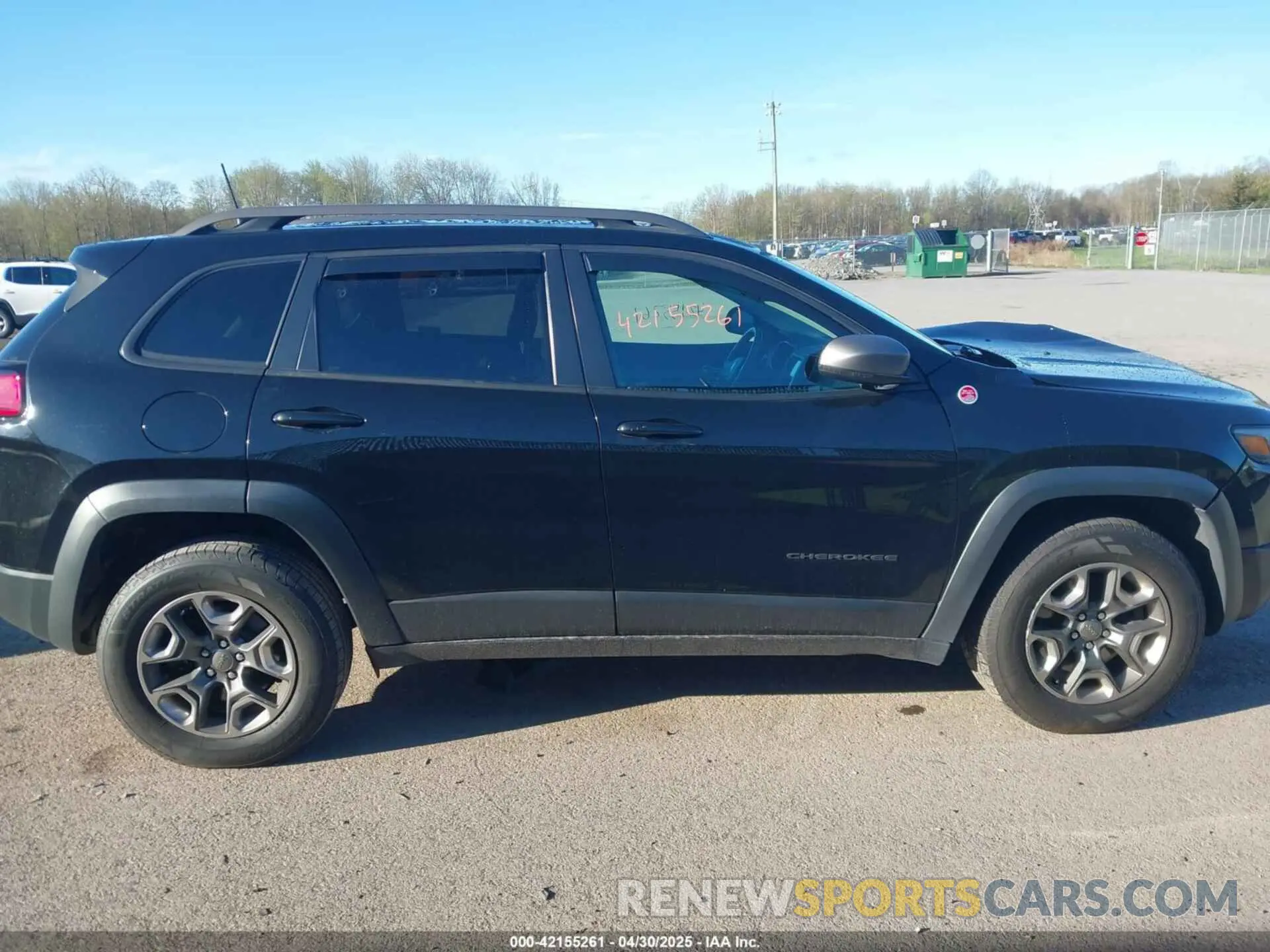 13 Photograph of a damaged car 1C4PJMBX0KD210316 JEEP CHEROKEE 2019