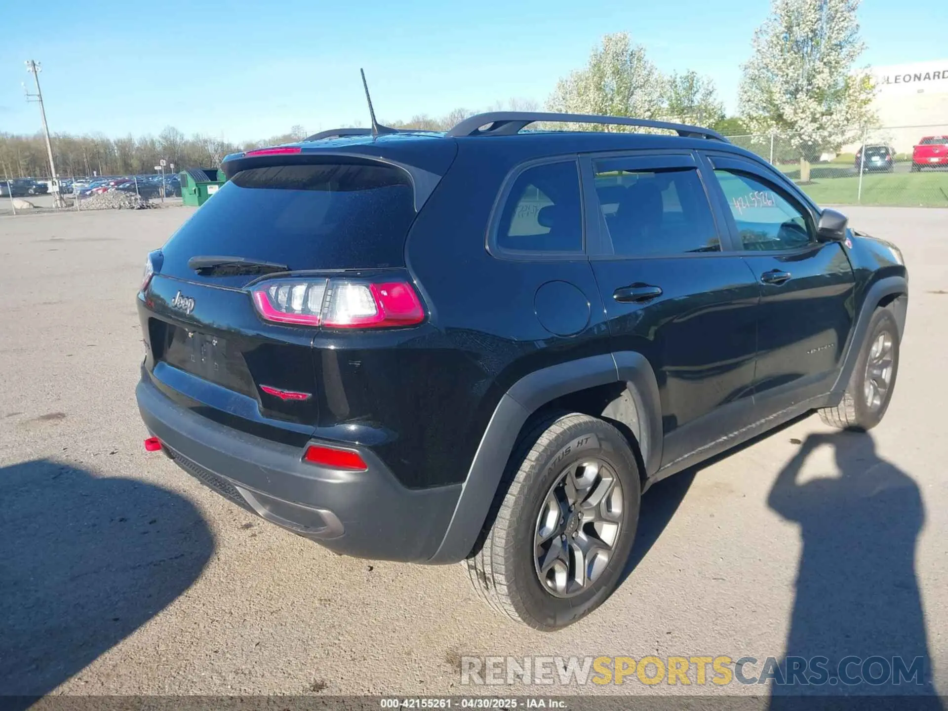 4 Photograph of a damaged car 1C4PJMBX0KD210316 JEEP CHEROKEE 2019