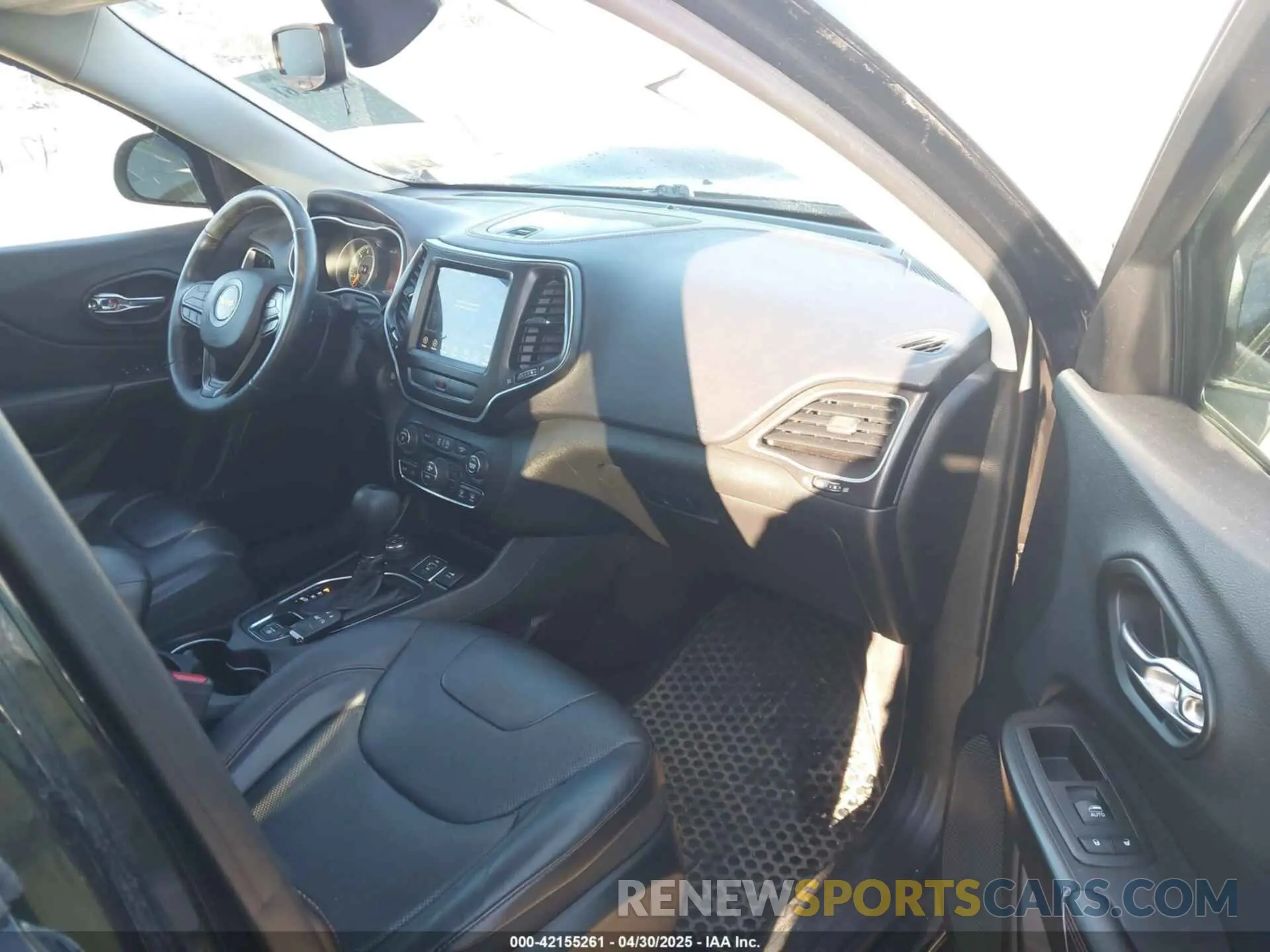5 Photograph of a damaged car 1C4PJMBX0KD210316 JEEP CHEROKEE 2019