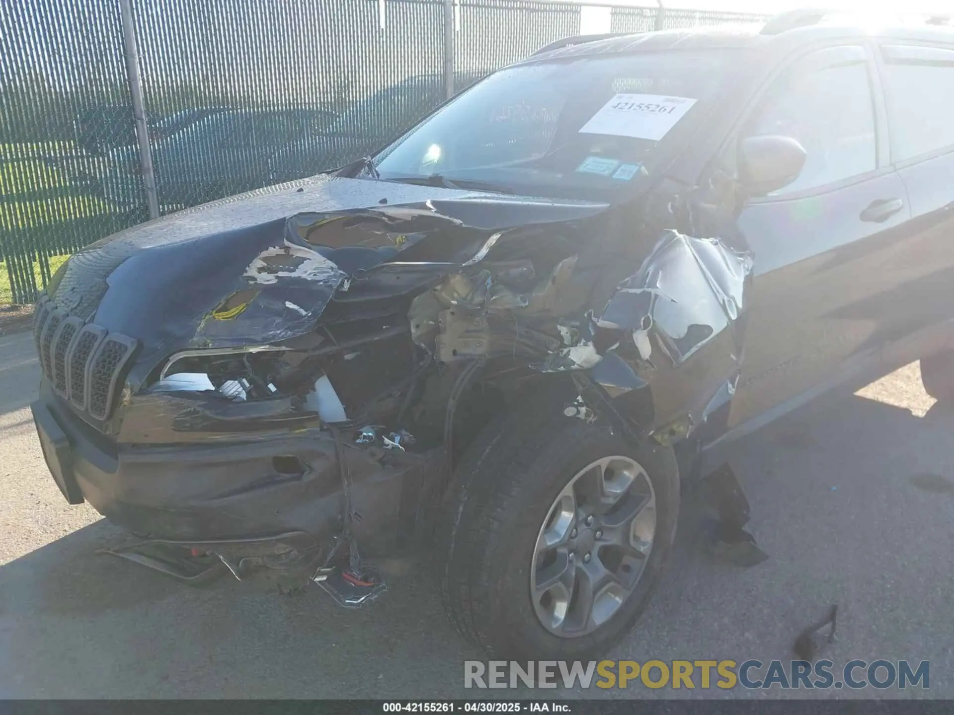 6 Photograph of a damaged car 1C4PJMBX0KD210316 JEEP CHEROKEE 2019