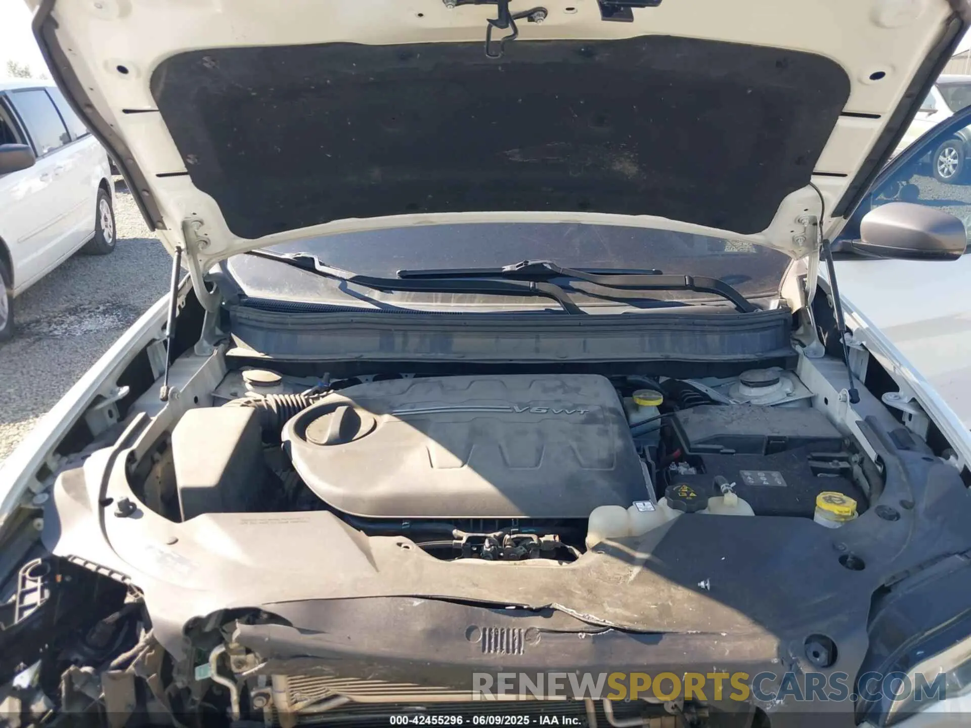 10 Photograph of a damaged car 1C4PJMBX1KD200443 JEEP CHEROKEE 2019