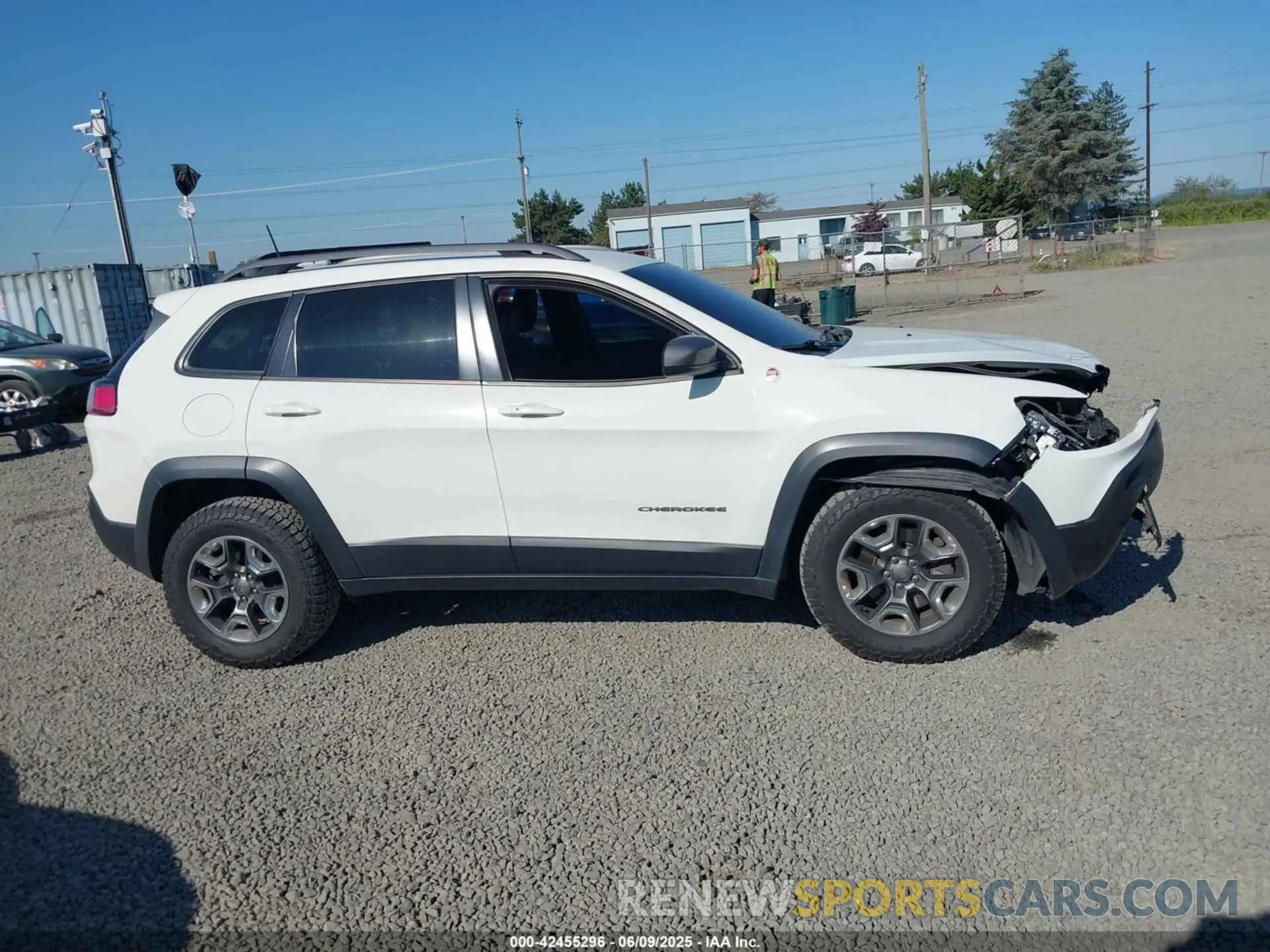 14 Photograph of a damaged car 1C4PJMBX1KD200443 JEEP CHEROKEE 2019