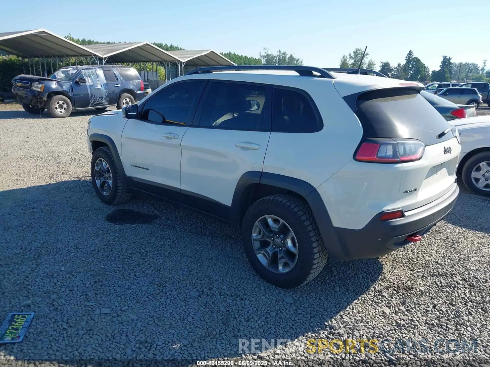 3 Photograph of a damaged car 1C4PJMBX1KD200443 JEEP CHEROKEE 2019