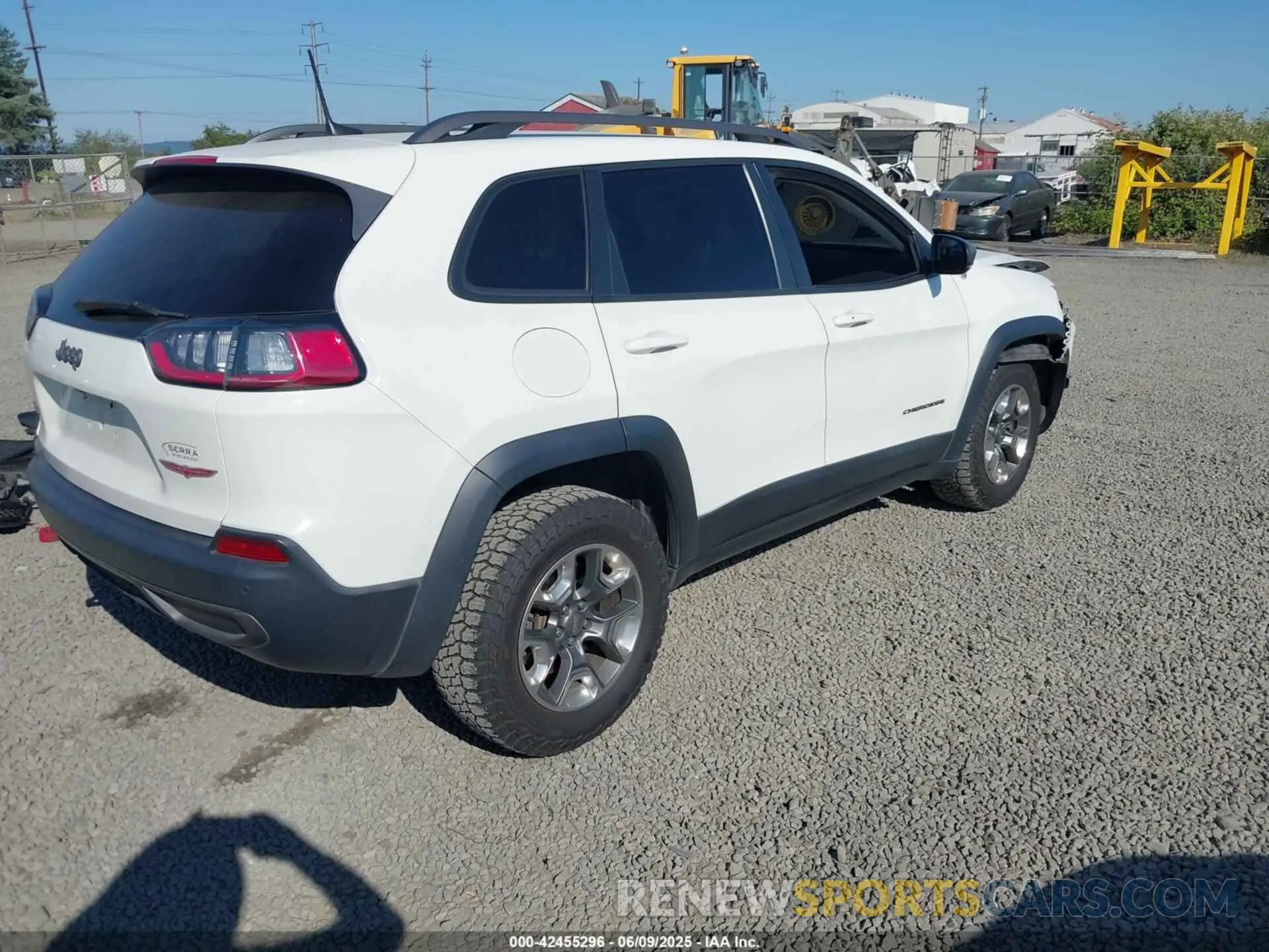 4 Photograph of a damaged car 1C4PJMBX1KD200443 JEEP CHEROKEE 2019