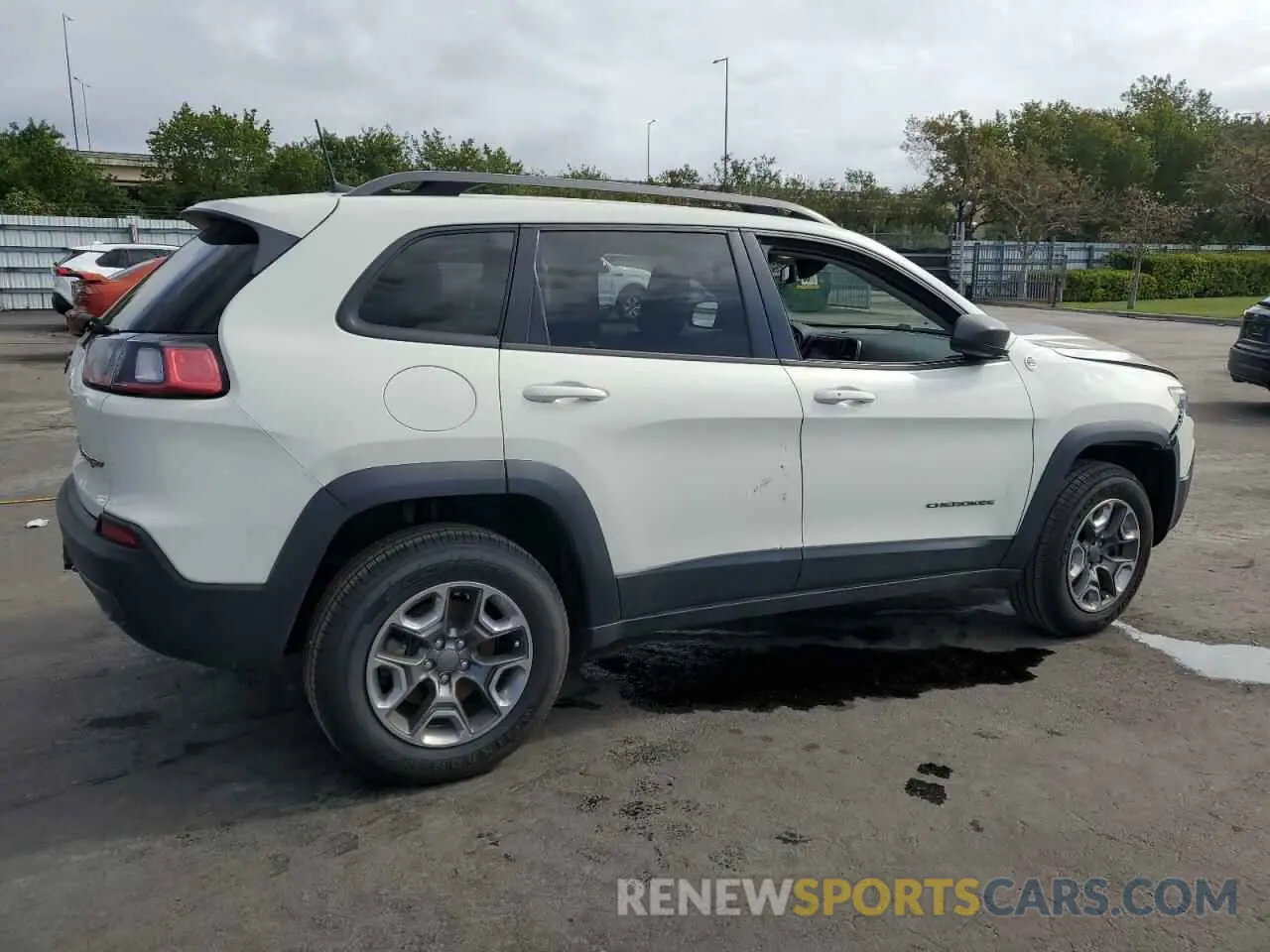 3 Photograph of a damaged car 1C4PJMBX2KD152628 JEEP CHEROKEE 2019