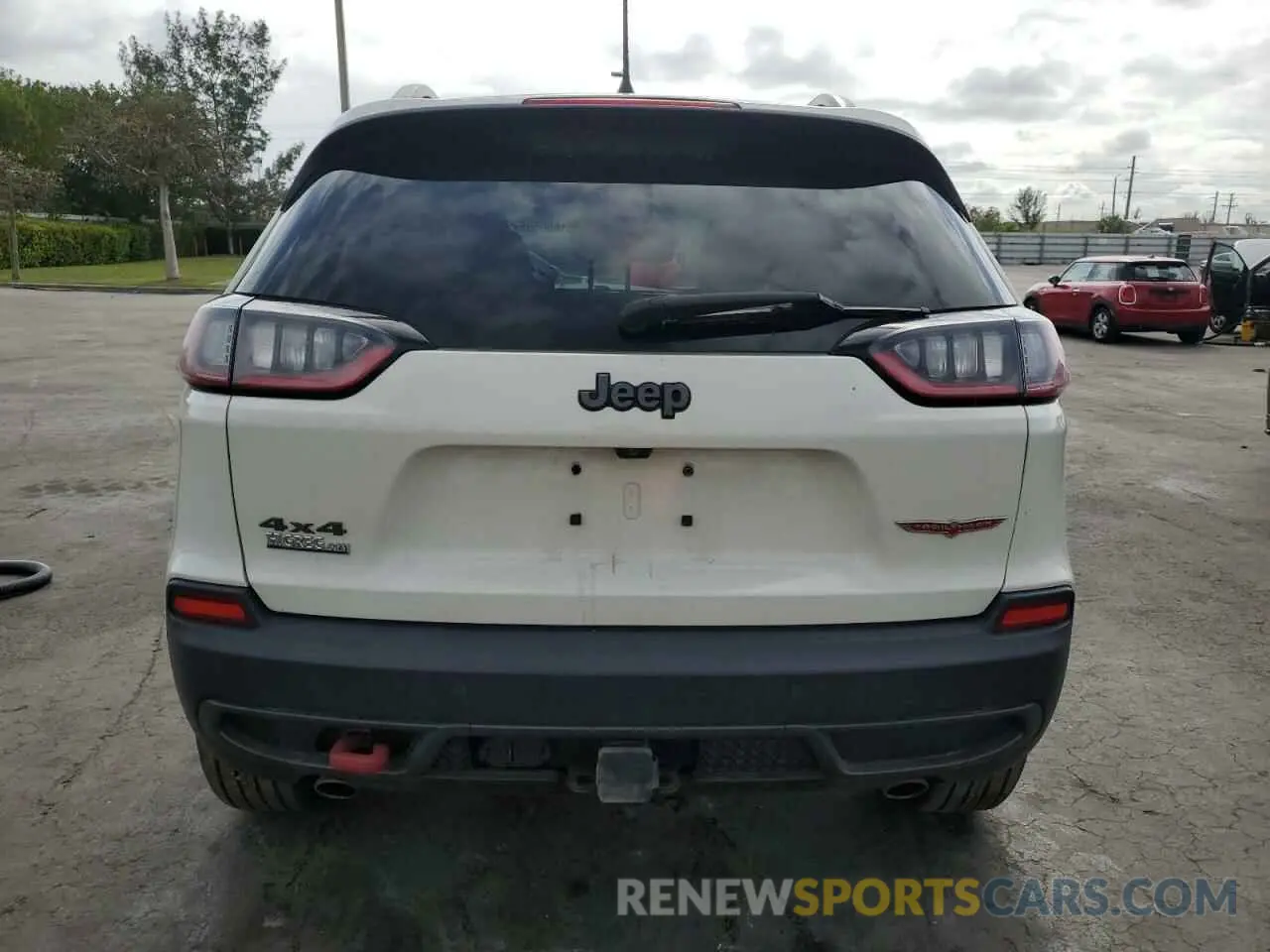 6 Photograph of a damaged car 1C4PJMBX2KD152628 JEEP CHEROKEE 2019