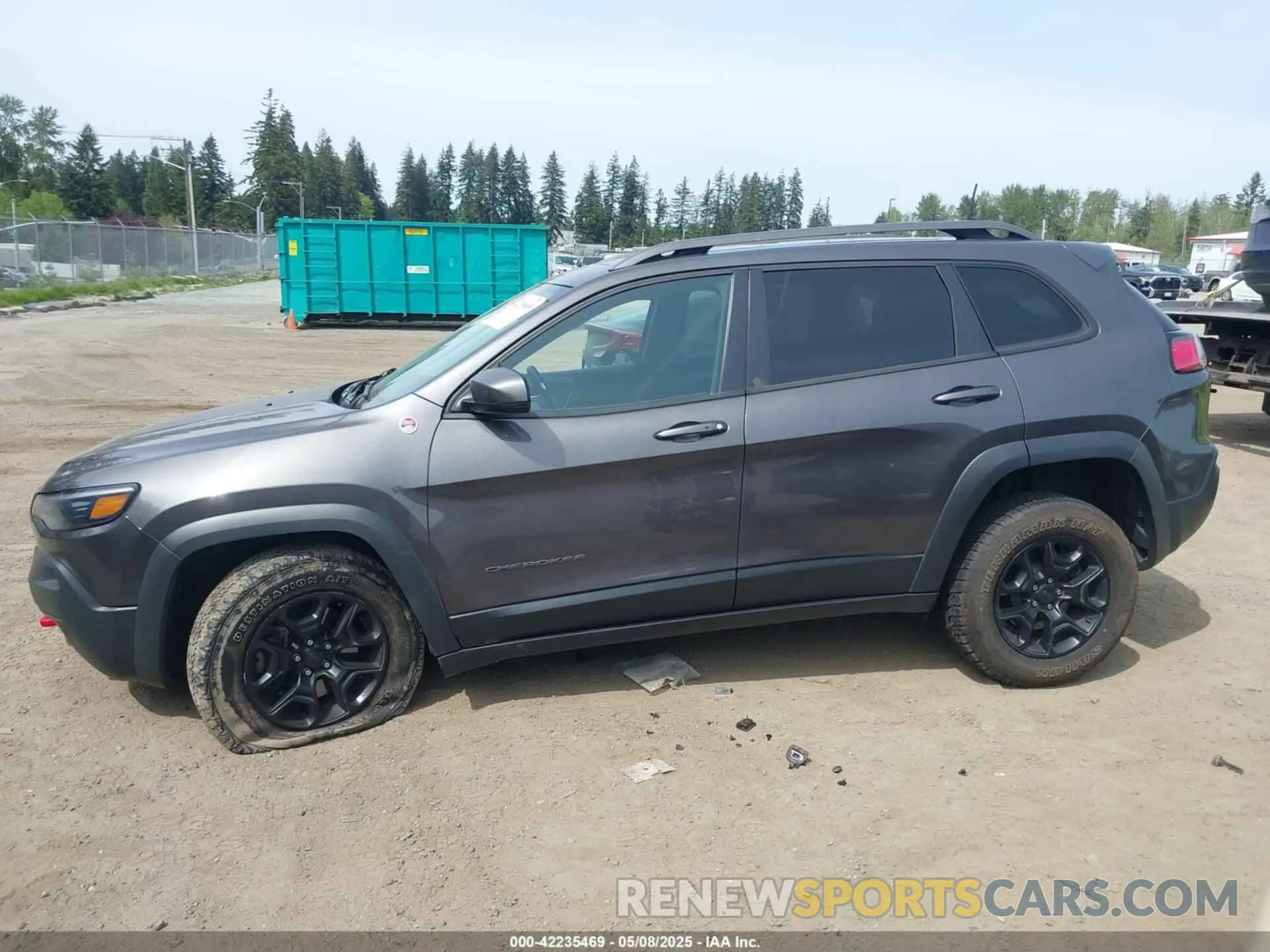 14 Photograph of a damaged car 1C4PJMBX2KD231734 JEEP CHEROKEE 2019
