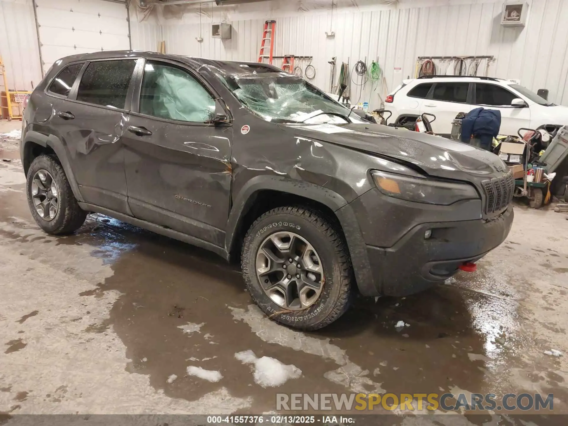 1 Photograph of a damaged car 1C4PJMBX3KD185962 JEEP CHEROKEE 2019