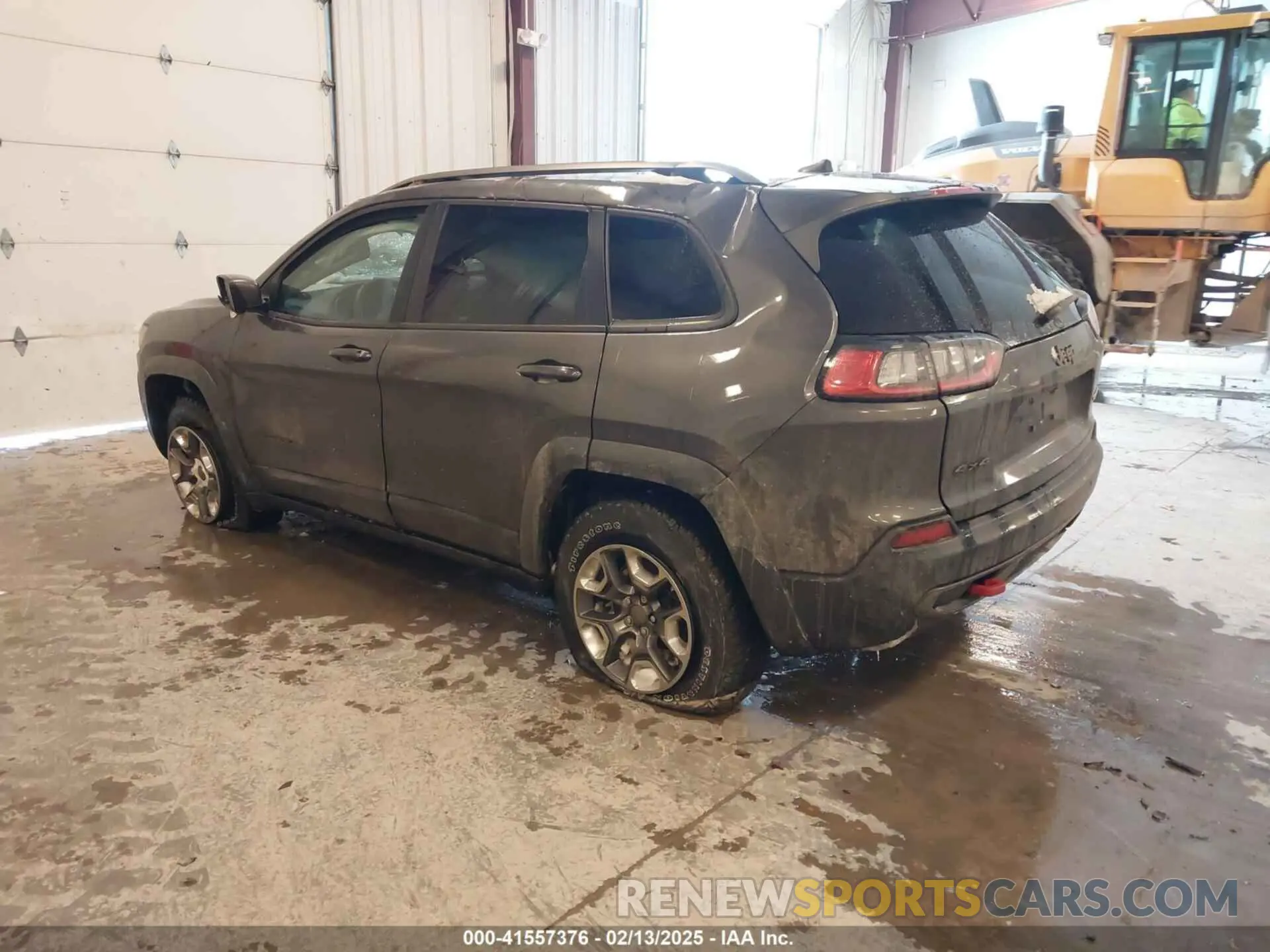 3 Photograph of a damaged car 1C4PJMBX3KD185962 JEEP CHEROKEE 2019