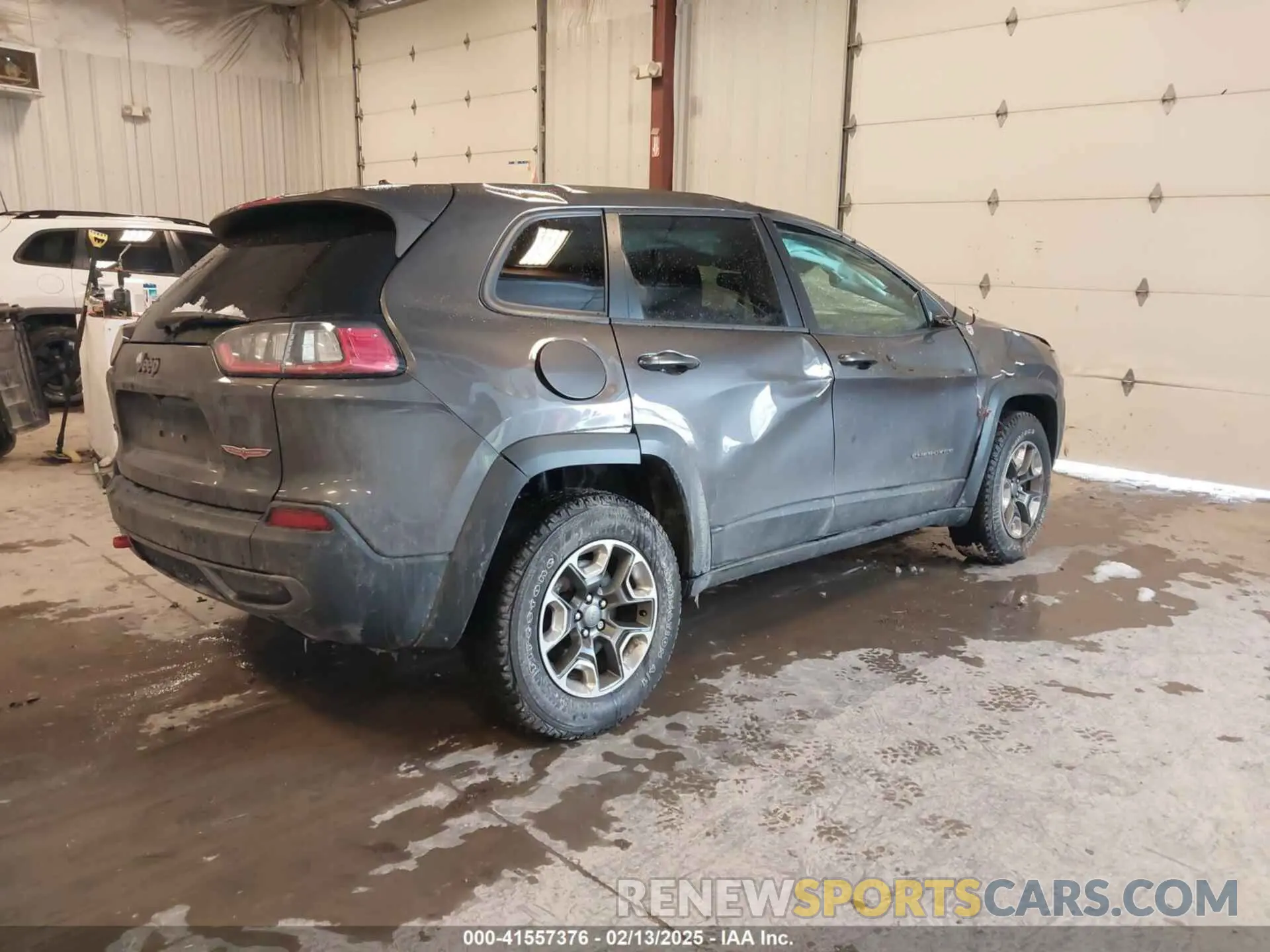 4 Photograph of a damaged car 1C4PJMBX3KD185962 JEEP CHEROKEE 2019