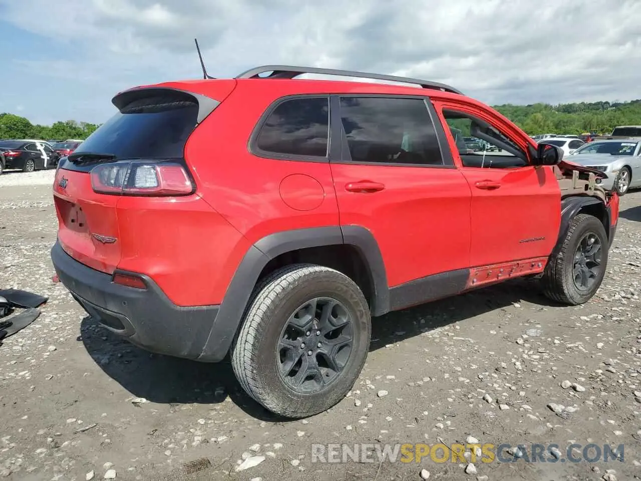 3 Photograph of a damaged car 1C4PJMBX3KD256495 JEEP CHEROKEE 2019