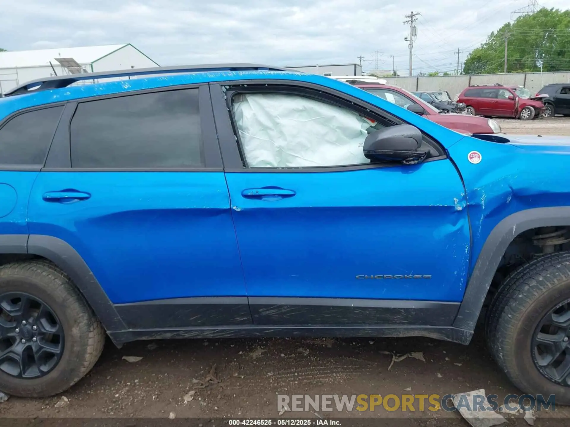14 Photograph of a damaged car 1C4PJMBX3KD295295 JEEP CHEROKEE 2019