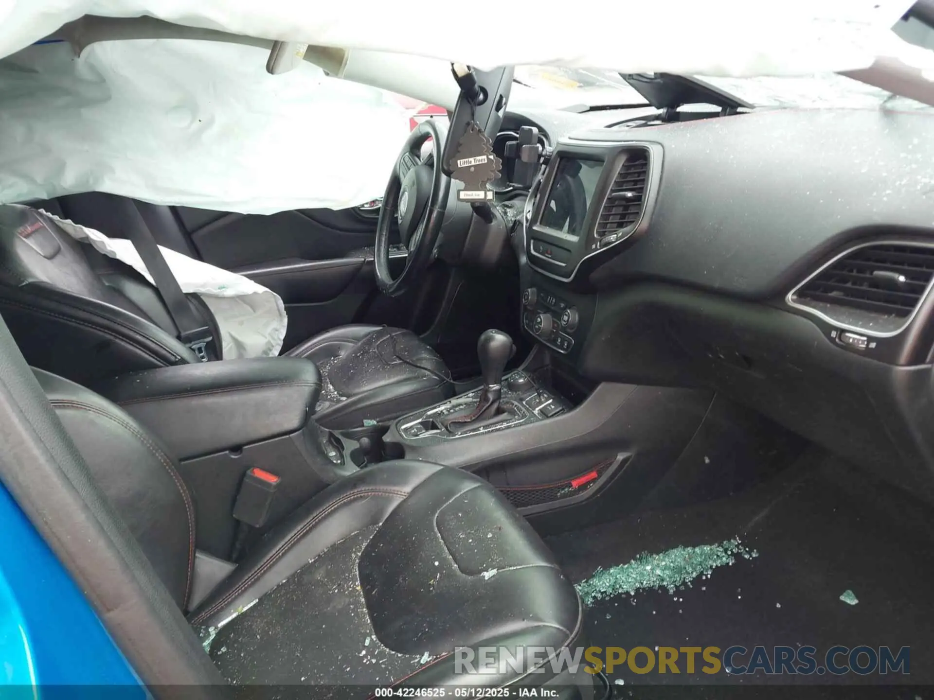 5 Photograph of a damaged car 1C4PJMBX3KD295295 JEEP CHEROKEE 2019