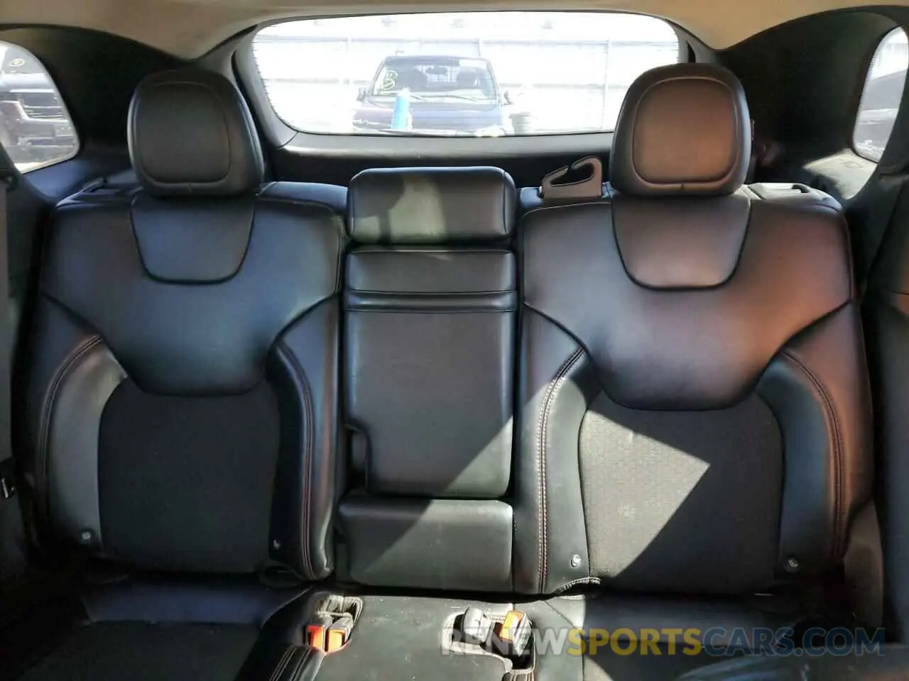 10 Photograph of a damaged car 1C4PJMBX4KD131120 JEEP CHEROKEE 2019
