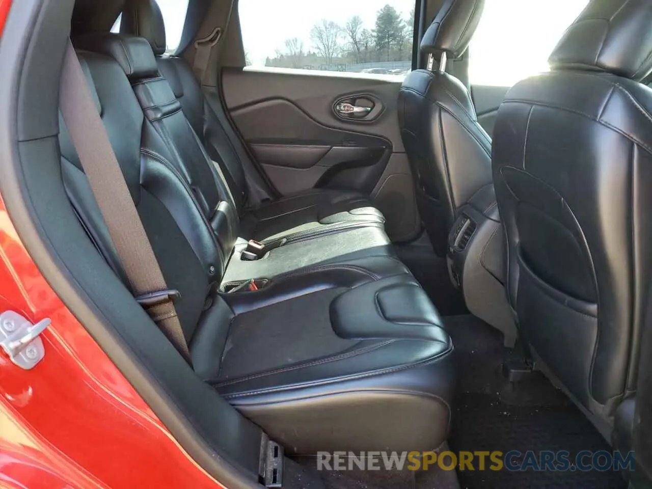 11 Photograph of a damaged car 1C4PJMBX4KD131120 JEEP CHEROKEE 2019