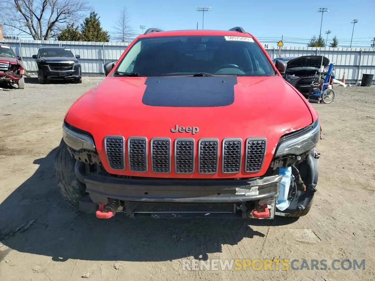 5 Photograph of a damaged car 1C4PJMBX4KD131120 JEEP CHEROKEE 2019