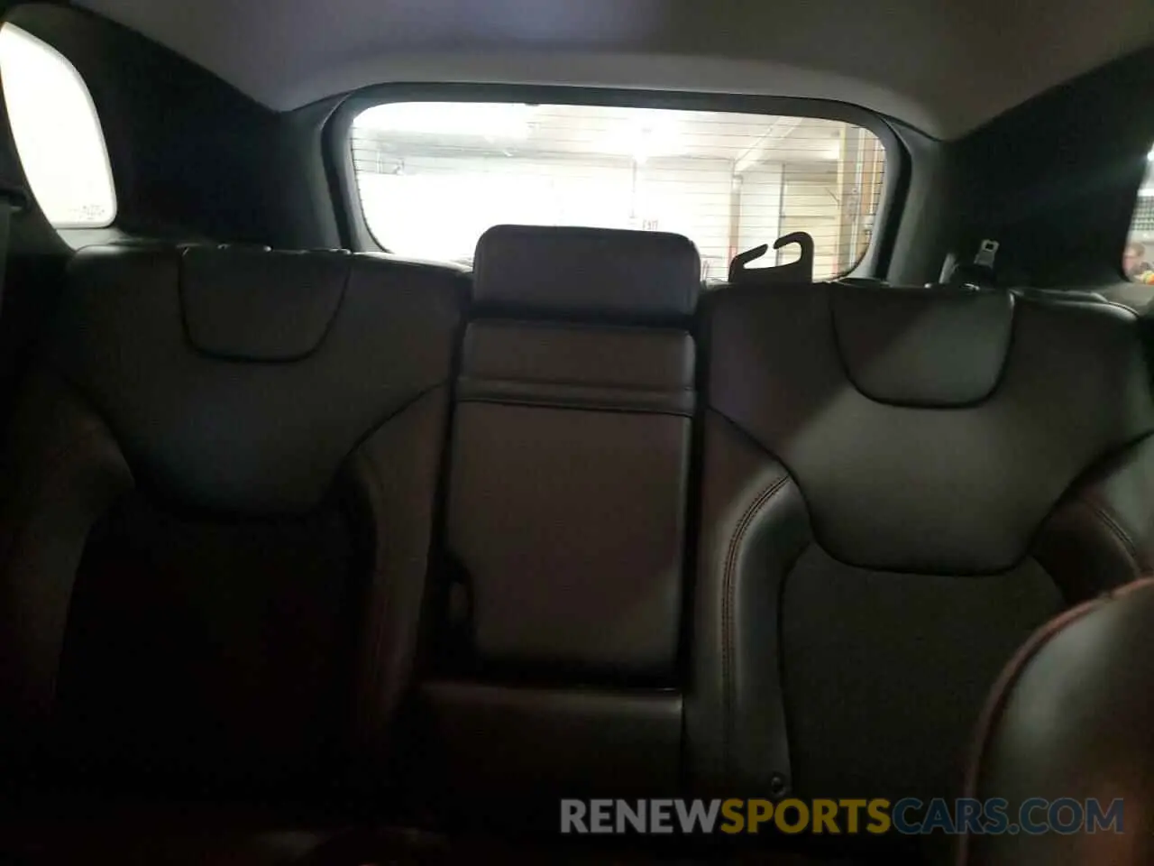 10 Photograph of a damaged car 1C4PJMBX4KD361675 JEEP CHEROKEE 2019