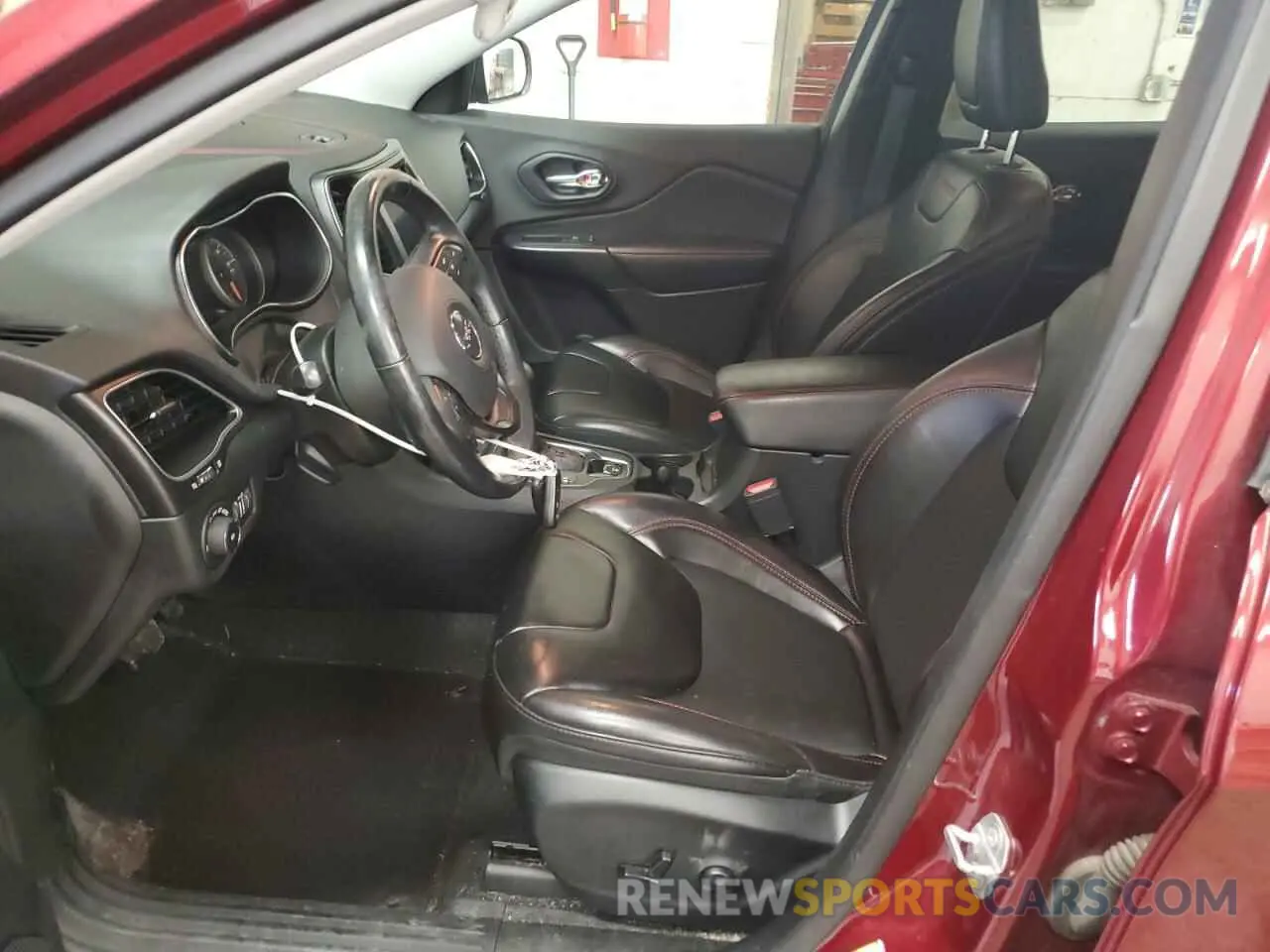 7 Photograph of a damaged car 1C4PJMBX4KD361675 JEEP CHEROKEE 2019