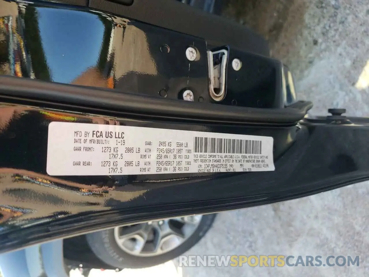 14 Photograph of a damaged car 1C4PJMBX4KD375155 JEEP CHEROKEE 2019