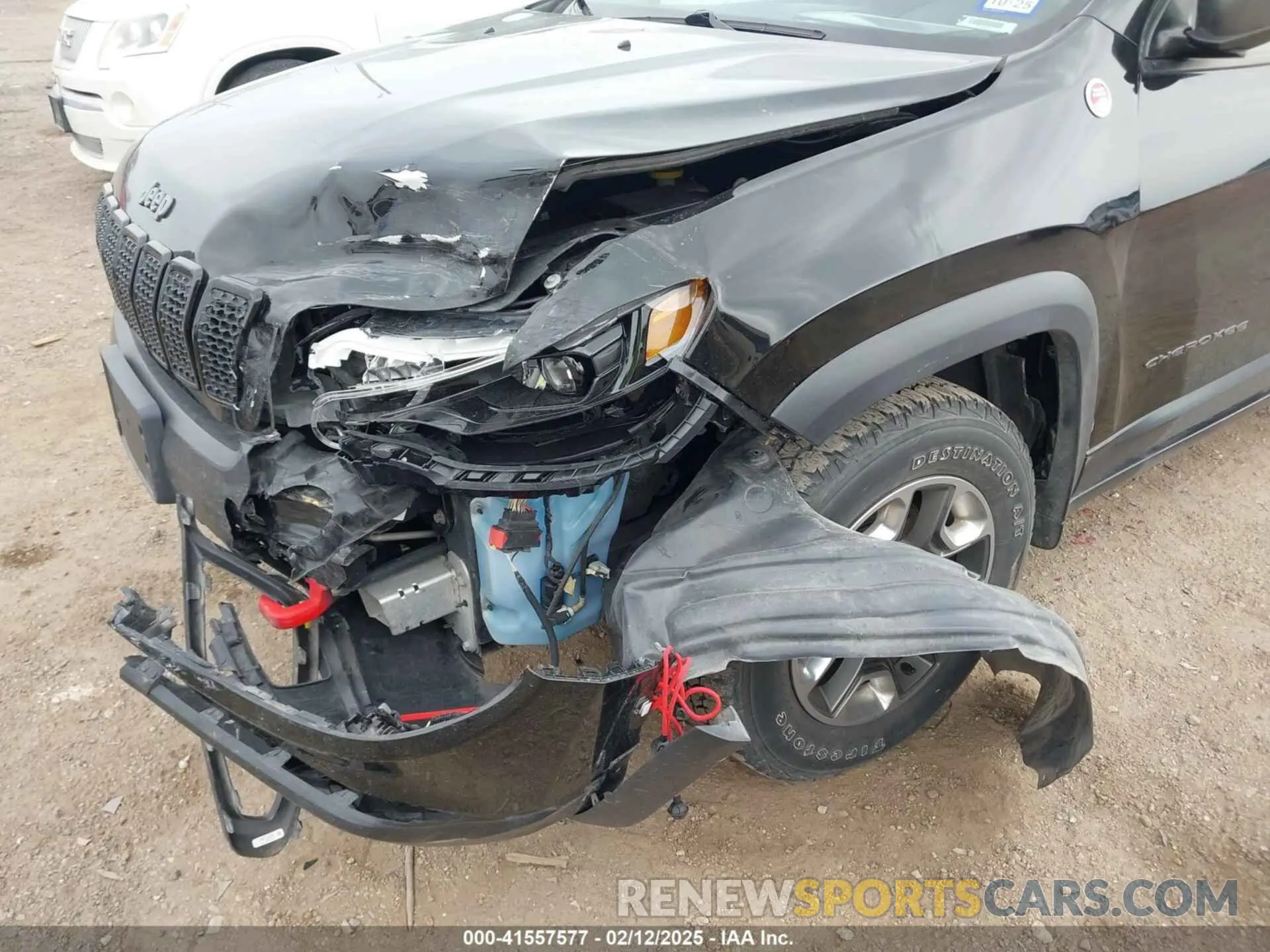 6 Photograph of a damaged car 1C4PJMBX4KD385796 JEEP CHEROKEE 2019
