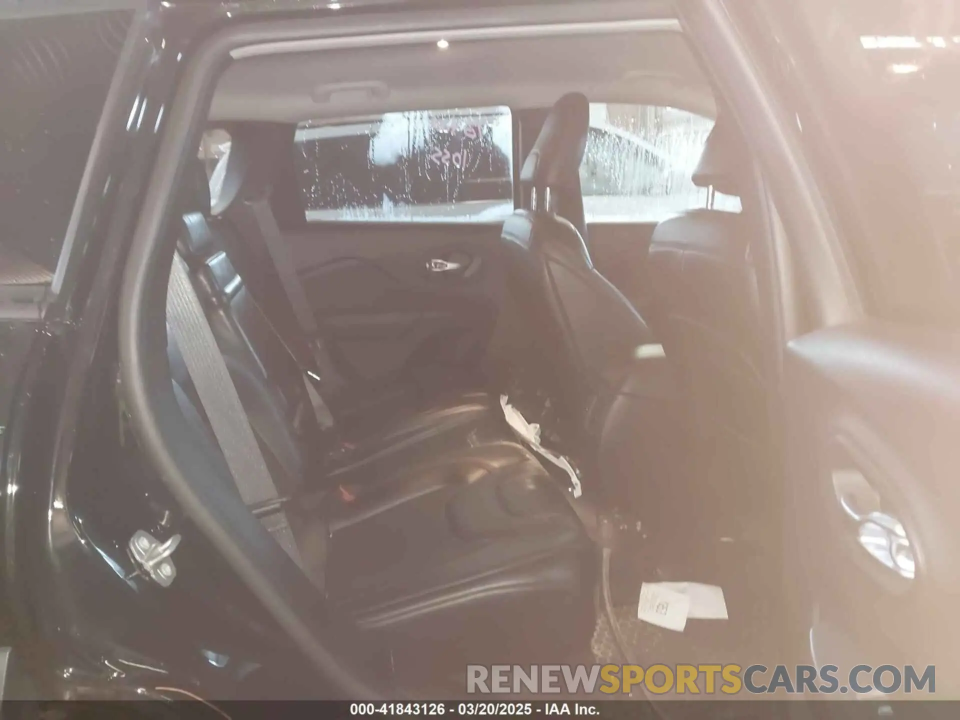 8 Photograph of a damaged car 1C4PJMBX5KD278921 JEEP CHEROKEE 2019