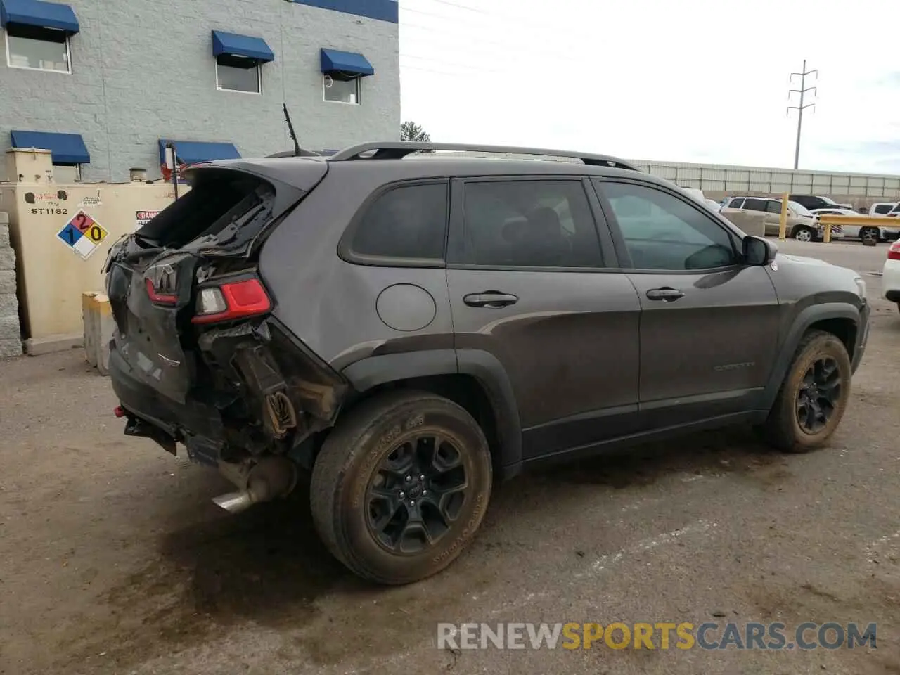 3 Photograph of a damaged car 1C4PJMBX6KD169626 JEEP CHEROKEE 2019