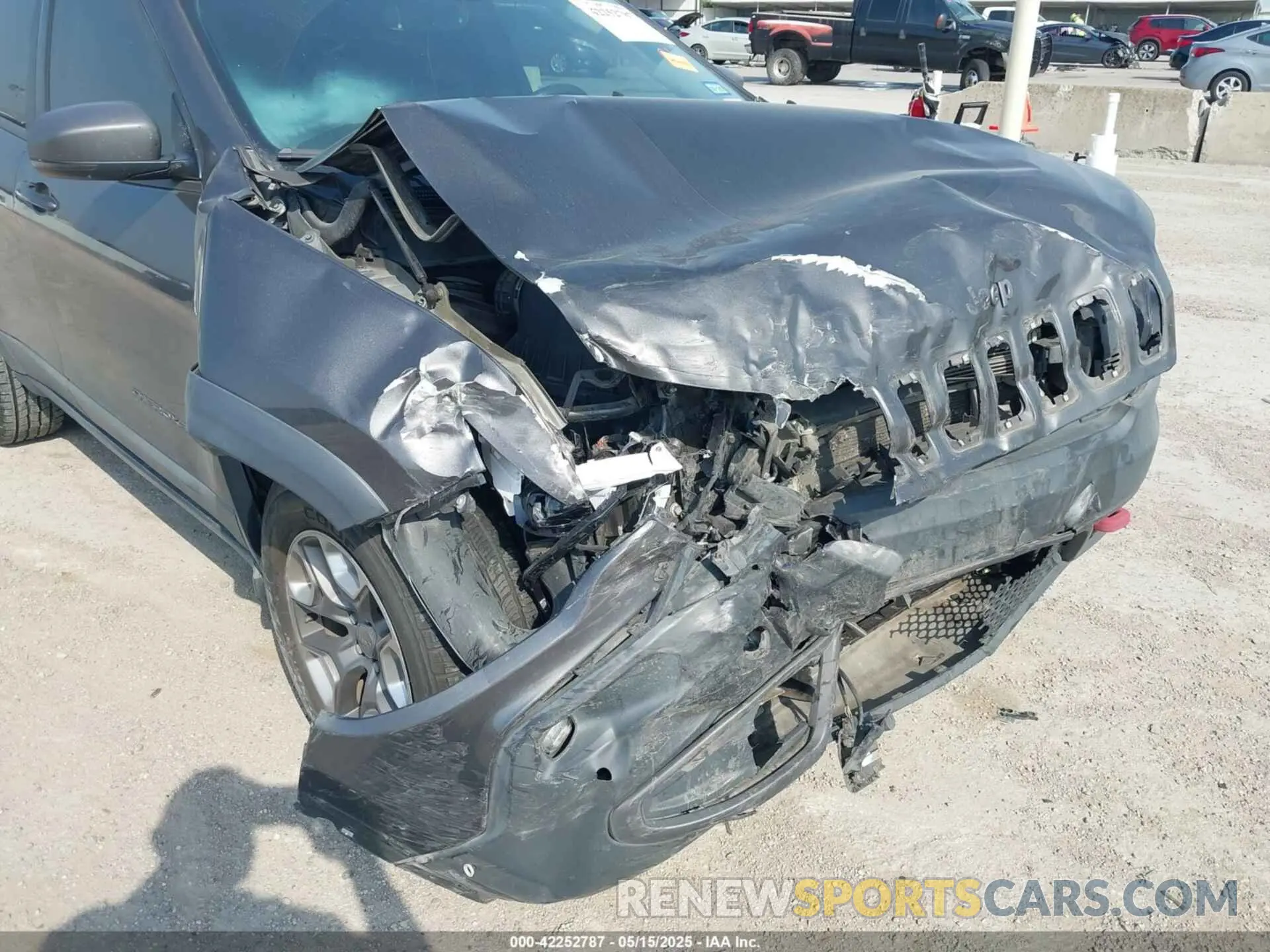 6 Фотография поврежденного автомобиля 1C4PJMBX7KD189366 JEEP CHEROKEE 2019